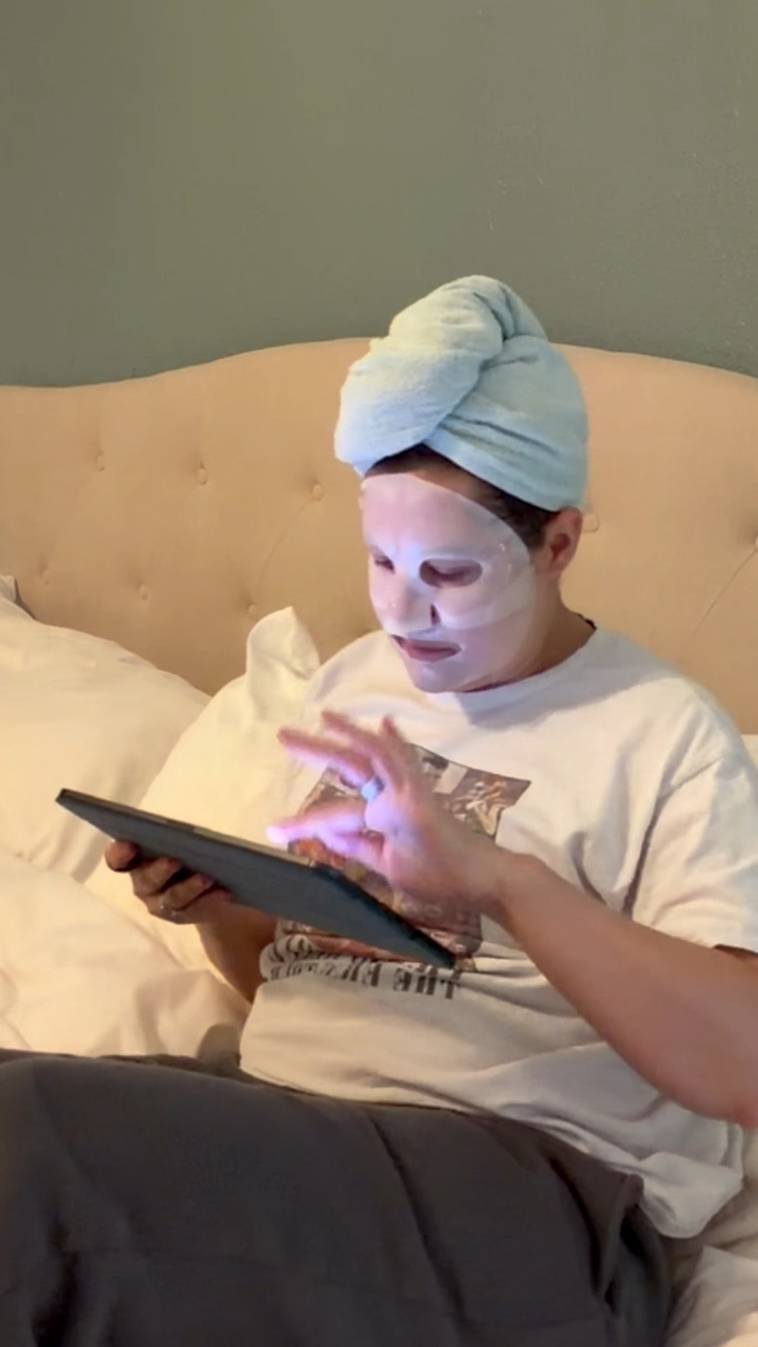 Sunday Self-Care & Streaming! I did a little self care with a hair mask and a face mask and then I streamed a show. Very relaxing afternoon.

#LTKdayinmylife #LTKselfcare #LTKvlog