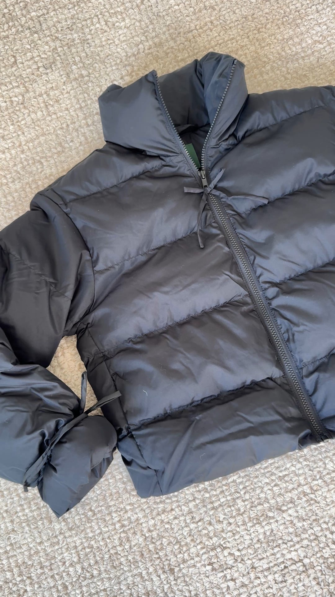 Target finds. This black puffer jacket is so cute with the bow details
Wearing size XS

#targetfinds #target #blackpuffer