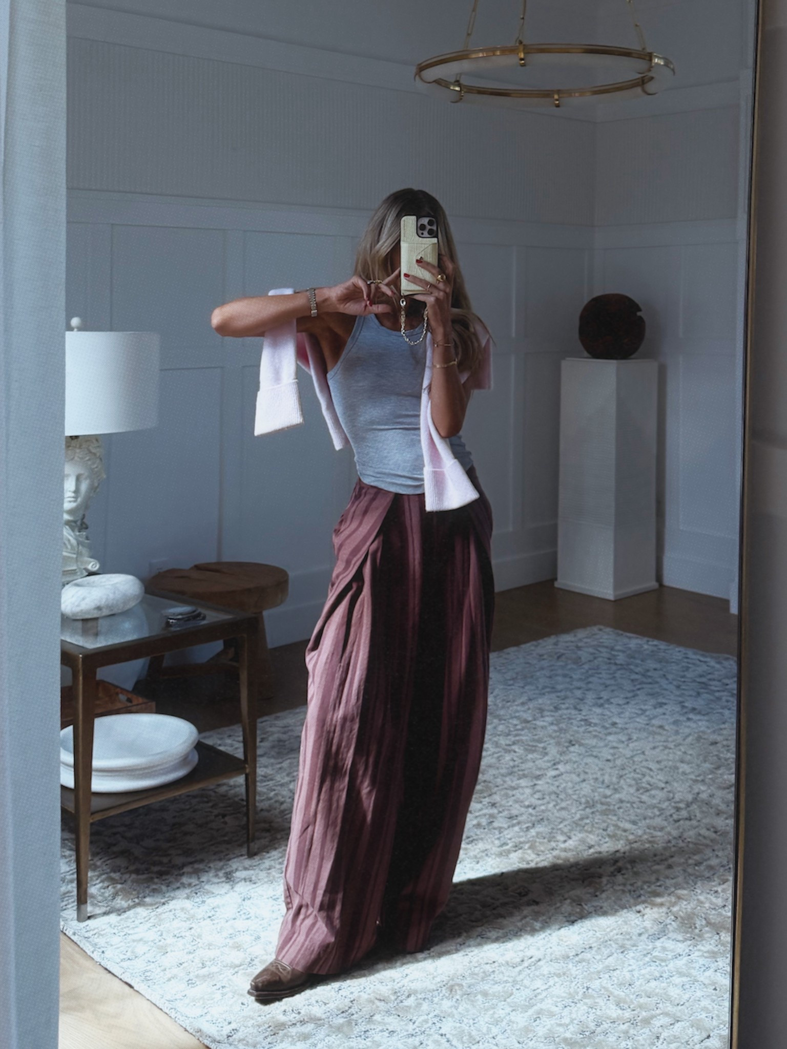 These pants come in a set, and you’re gonna want it! 