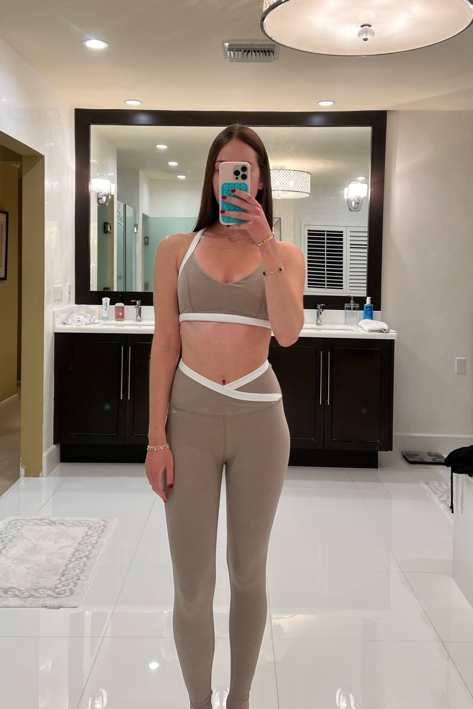 This beyond yoga workout set 👌🏻 the top runs a little small so I sized up one and the sports bra is on sale!
Sports bra- M
Leggings- S

Fall workout set

#LTKfitness #LTKSeasonal #LTKGiftGuide