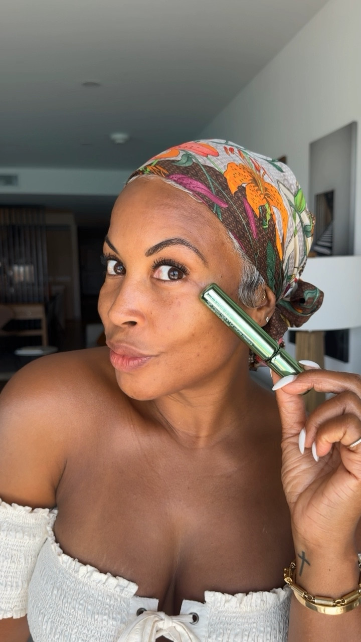 Knock it out in 30 seconds! 

More like 8 min max… then you’re out the door.

Mascara @clinique
Top @zara
Shorts @zara 
Scarf @gucci

.
.
.
#makeup #softglam #glowskin #simplemakeup #makeuptutorial #makeupideas #softmakeuplook #naturalmakeup


#LTKBeauty #LTKTravel #LTKOver40