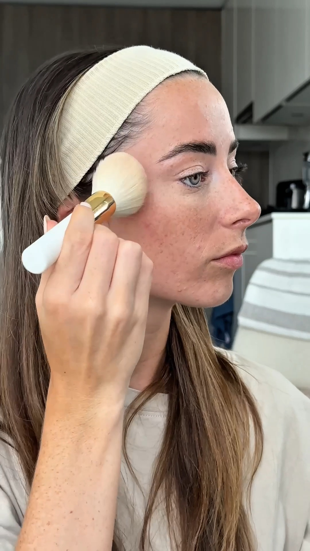 Clean girl makeup 🤍🐚

Skin tint @lauramercier 
Concealer @merit 
Powder @maybelline 
Bronzer @nudasunless 
Blush @yslbeauty 
Mascara @lorealparis + @maccosmeticscanada 
Lips @charlottetilbury + @diorbeauty 
Setting spray @nyxcosmetics_canada 

#cleangirlmakeup #beautycreators #pinterestgirl #pinterestinspired #pinterestaesthetic #pinterestaesthetics