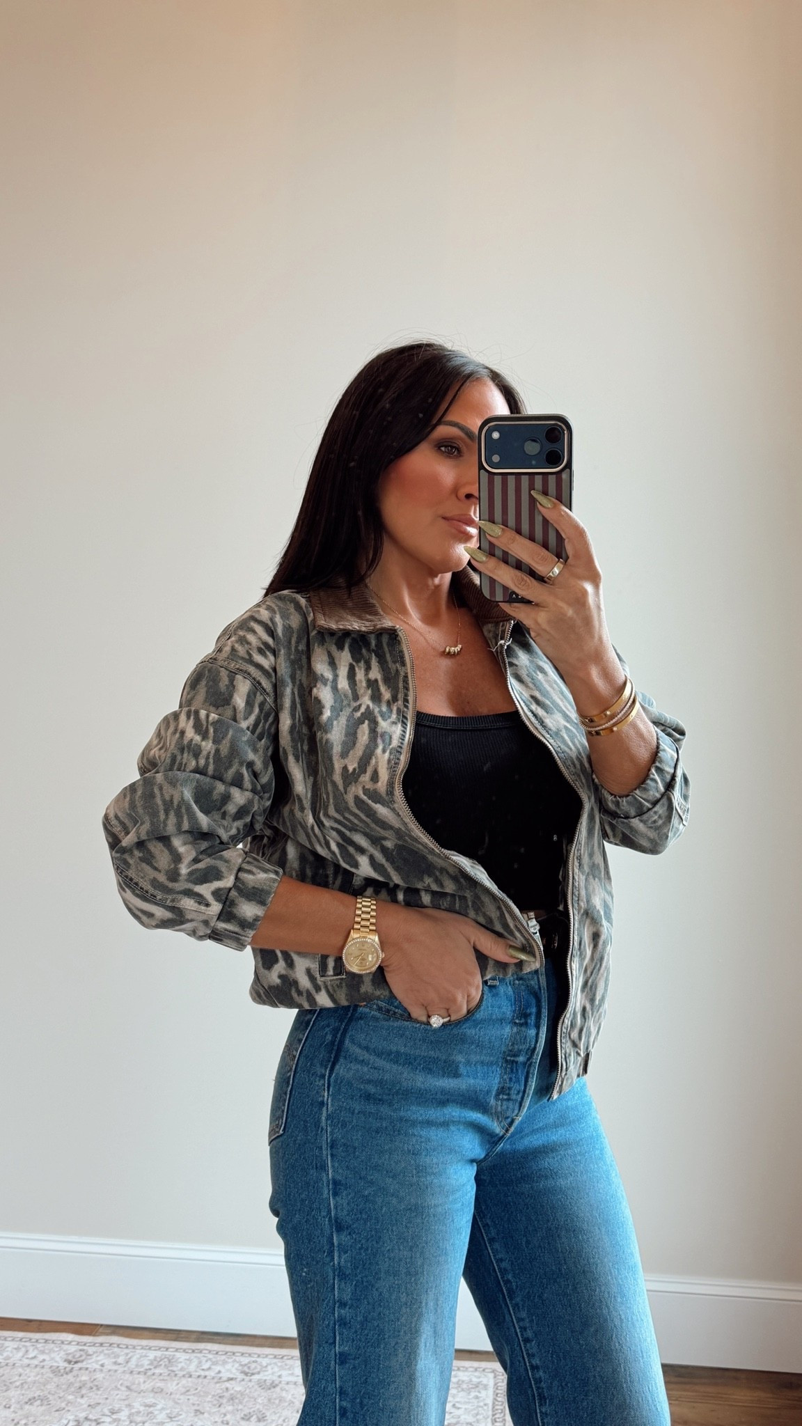 Such a cute fall jacket!

Wearing size small