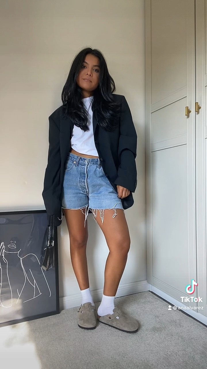 Vintage blazer and shorts
Birkenstocks bostons outfit 
Fall outfit 


#LTKsalealert #LTKunder100 #LTKunder50