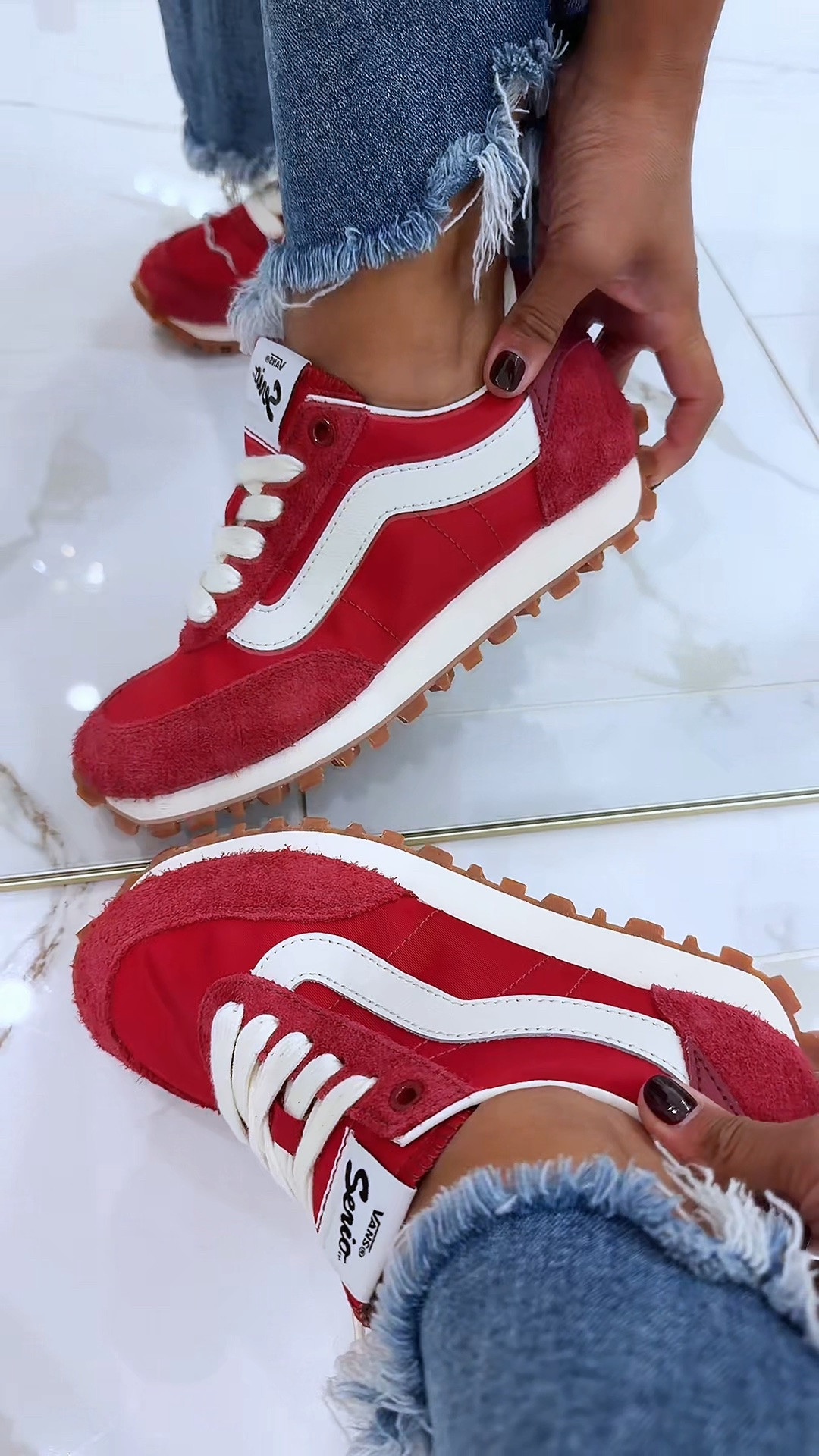 Chili Red Vans 152! 


#vans #vans152