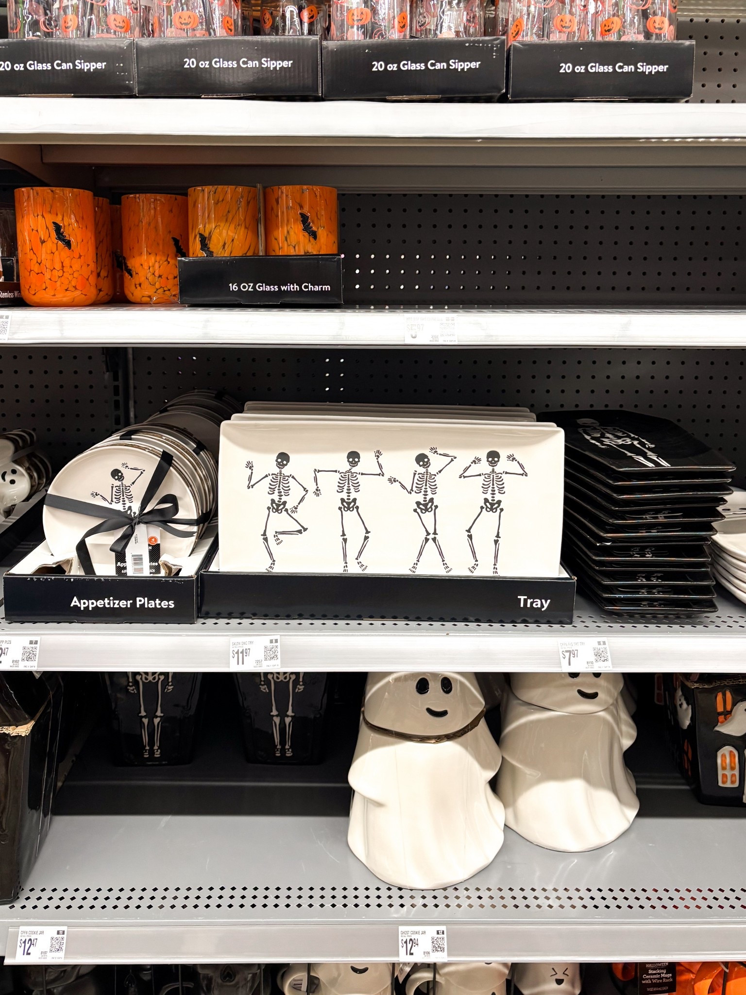 Walmart’s Halloween collection this year is adorable! And so affordable!
.
Halloween decor, Halloween mug, ghost mug, Walmart finds, Walmart home decor, Halloween party, juice glass dupe, Walmart dupe, Halloween kitchen

#LTKFindsUnder50 #LTKHome