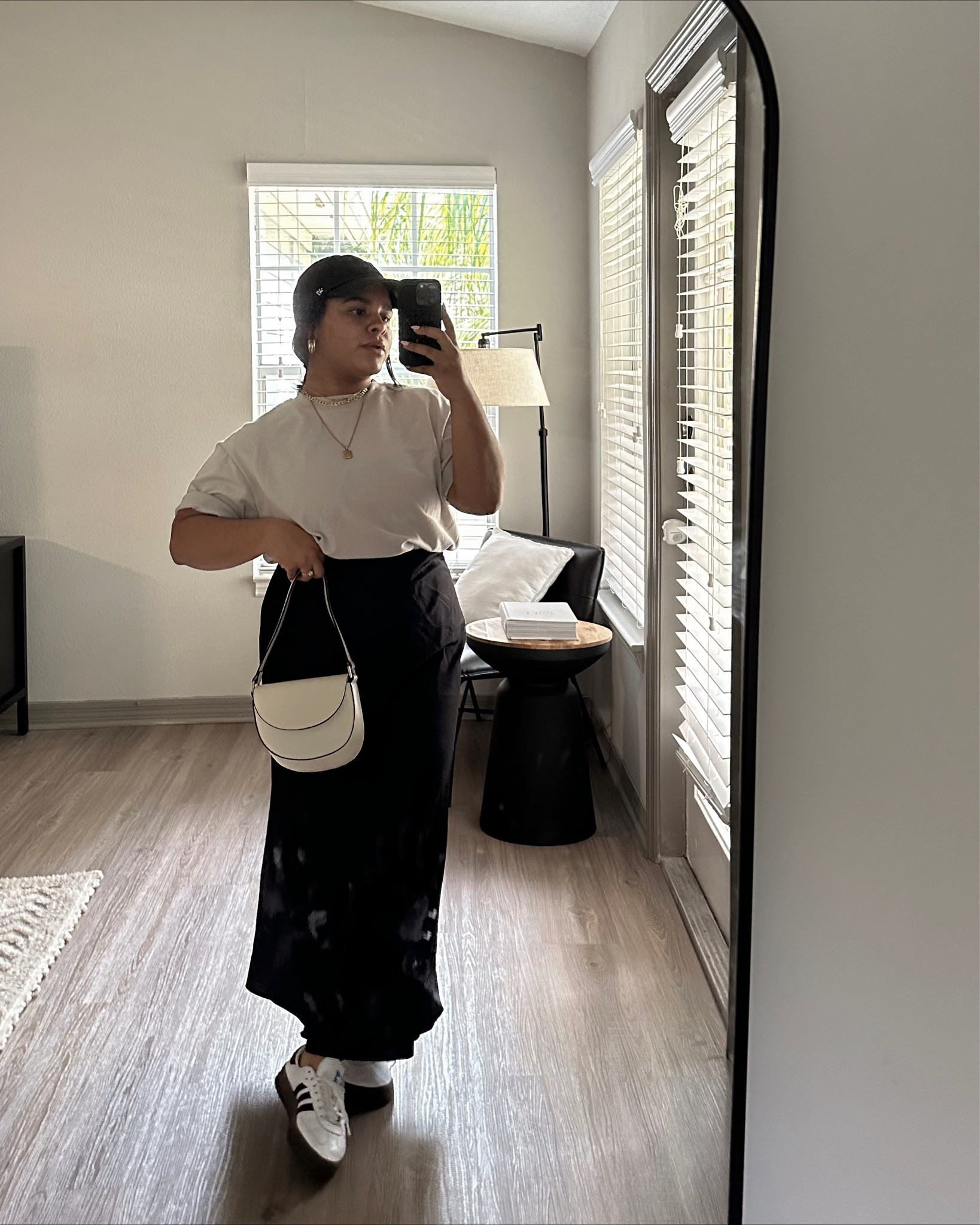 Minimal neutral outfit 

#LTKstyletip