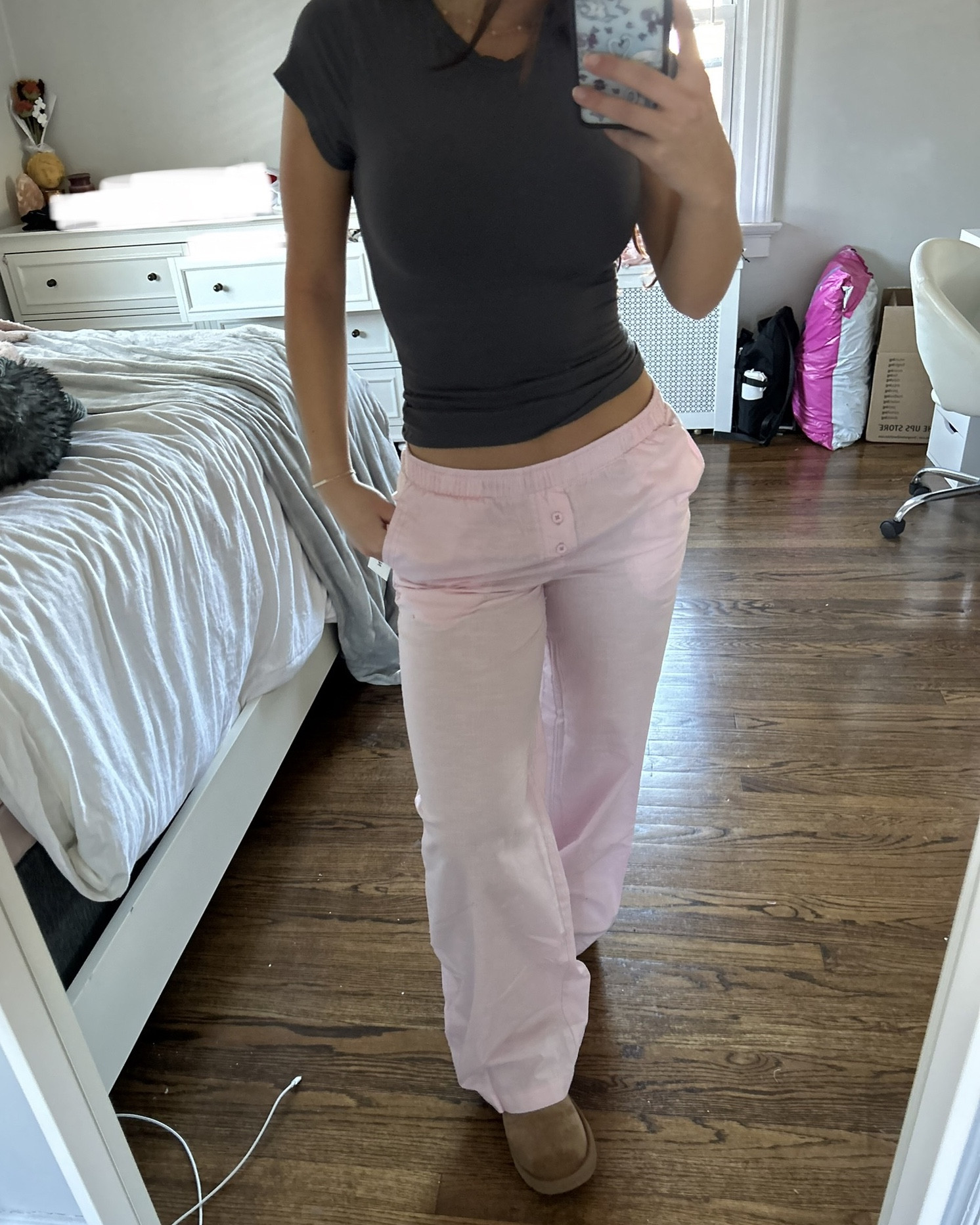 these pants are perfect for spring i love them 🌸🌸🤗
pants: small
shirt: xs
shoes: 8 (true to size)