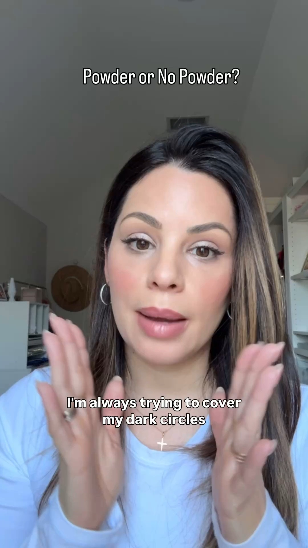 Brightening powder might be the secret to covering our dark circles! #makeuptips 