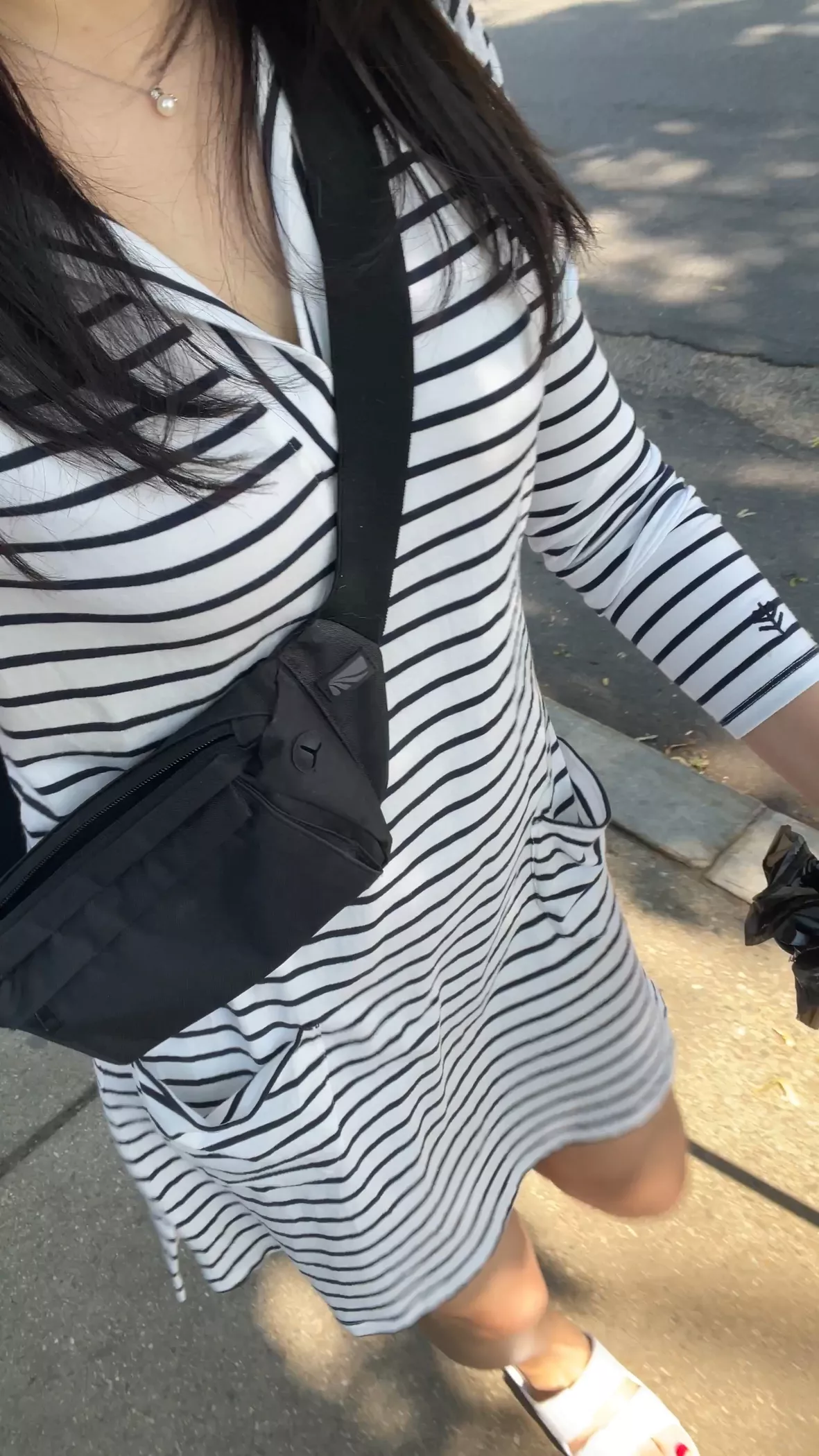 Effortless summer look 🖤🖤 wearing @cuyana mini double loop bag