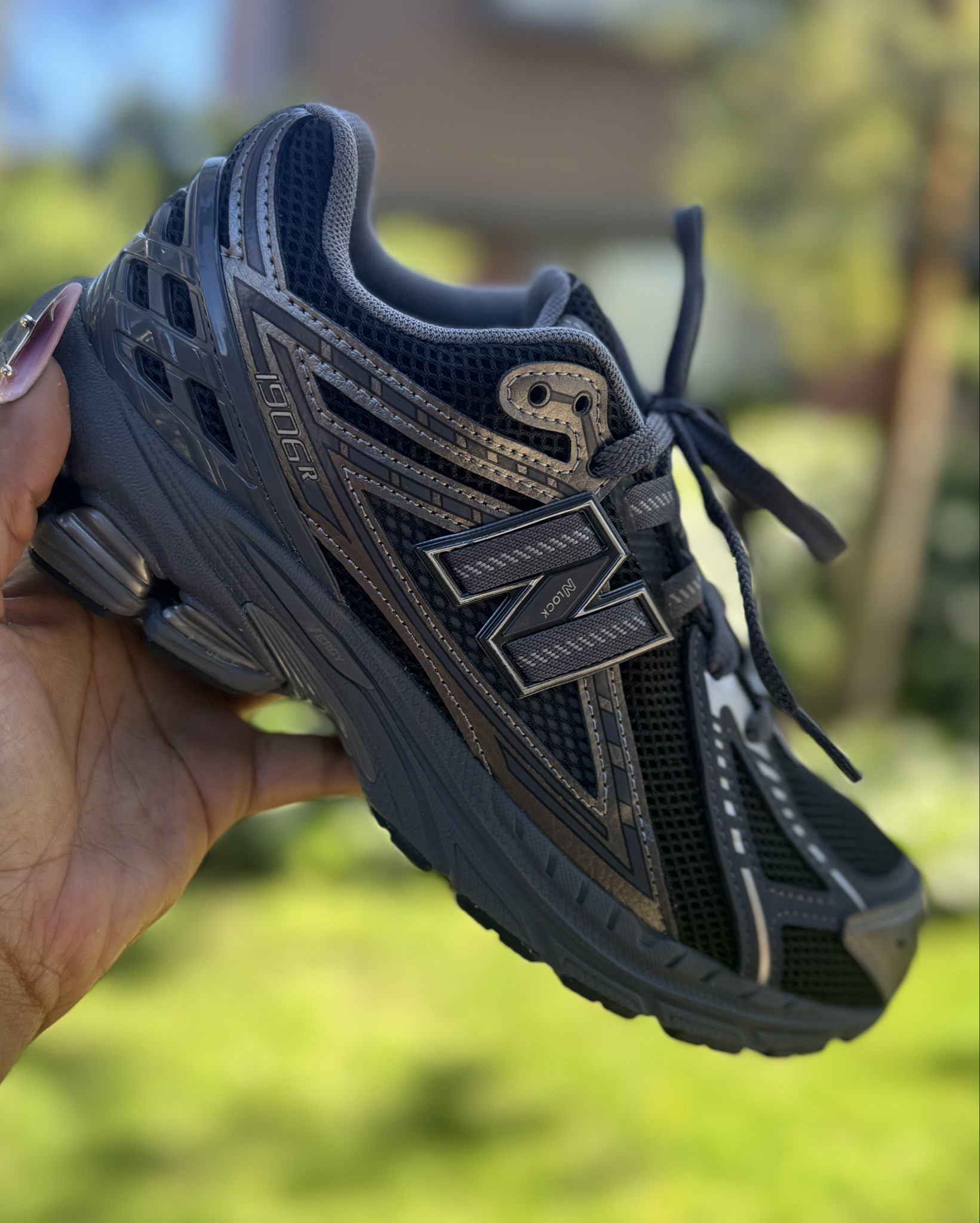 Phantom New Balance 1906 

#shoecam #sneakers #kotd #sneakerhead 



#LTKActive #LTKShoeCrush #LTKFindsUnder100