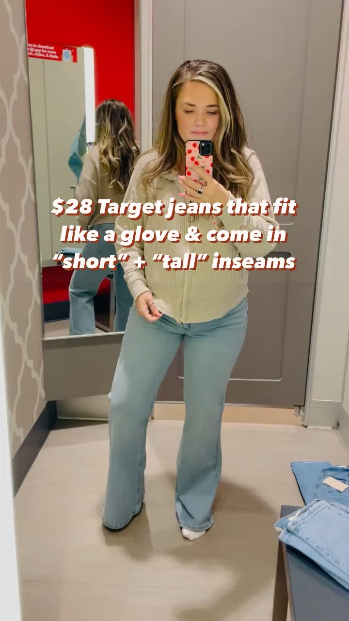 I normally wear a size 31 in Levi’s jeans. I fit into a 8 short in these perfectly! So, I’d say they run a tad big. 

I am 5”3-155lbs (closer to 160lbs) 

👖🪄🍑✨

Hoodie is: SwaggingMomma.com 🔎Mocha Waffle Hoodie 
Target 
Jeans 
Targetstyle 