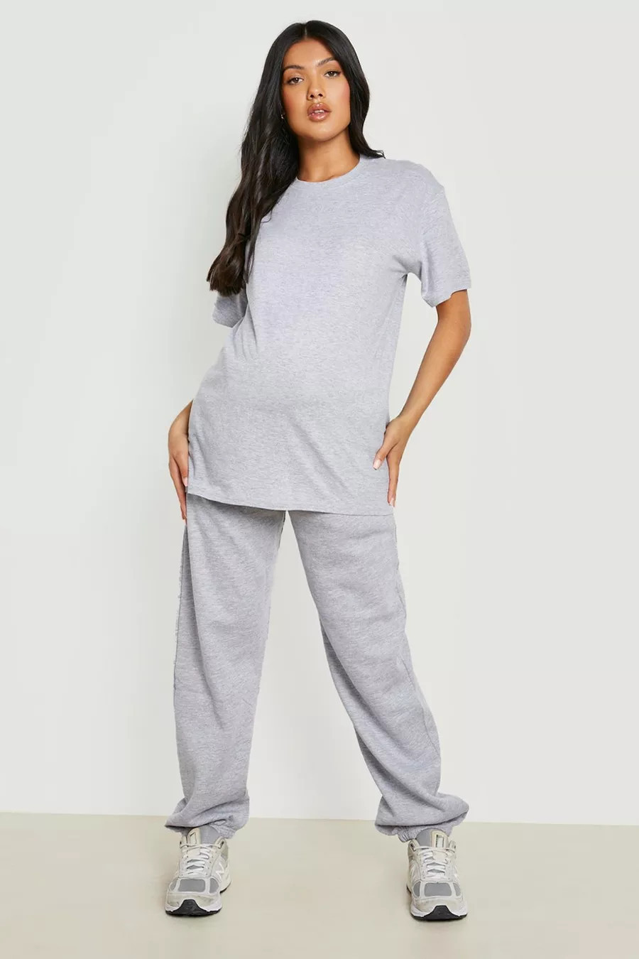 Maternity Oversized T-shirt & Jogger Set | Boohoo.com (NL)