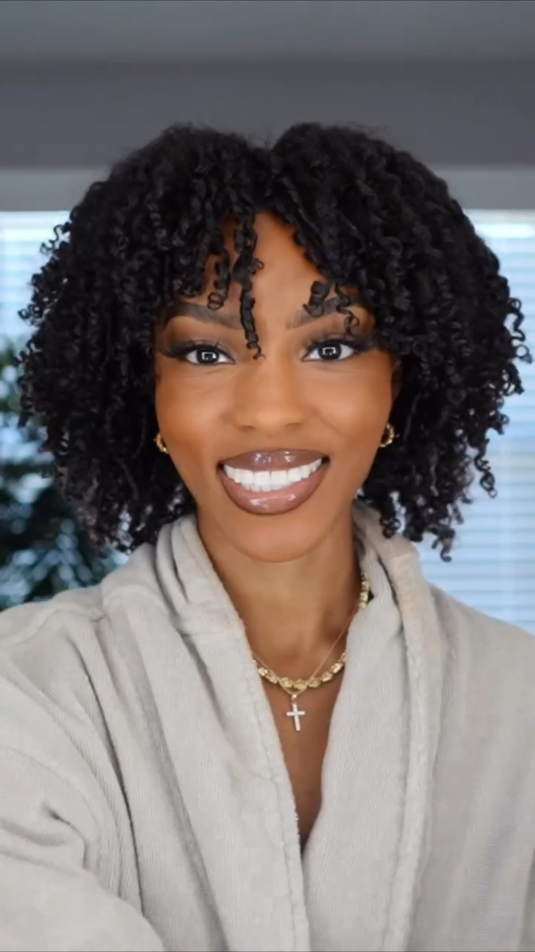 soooo during the @ultabeauty sale i finally invested in some high end haircare and babe when it tell you it did not disappoint!!! i tried out my homegirl @lyssamariexo ‘s favorite wash n go combo using @briogeo curl charisma gel and full miracle styling foam + the curlssss where SHAPOPPIN 👏🏾
 
check out the full video on my youtube or comment CURLS and ill send you the 🔗 for the products and the full review #briogeo #ultabeauty #washngo #naturalhairstyles #highendhaircare