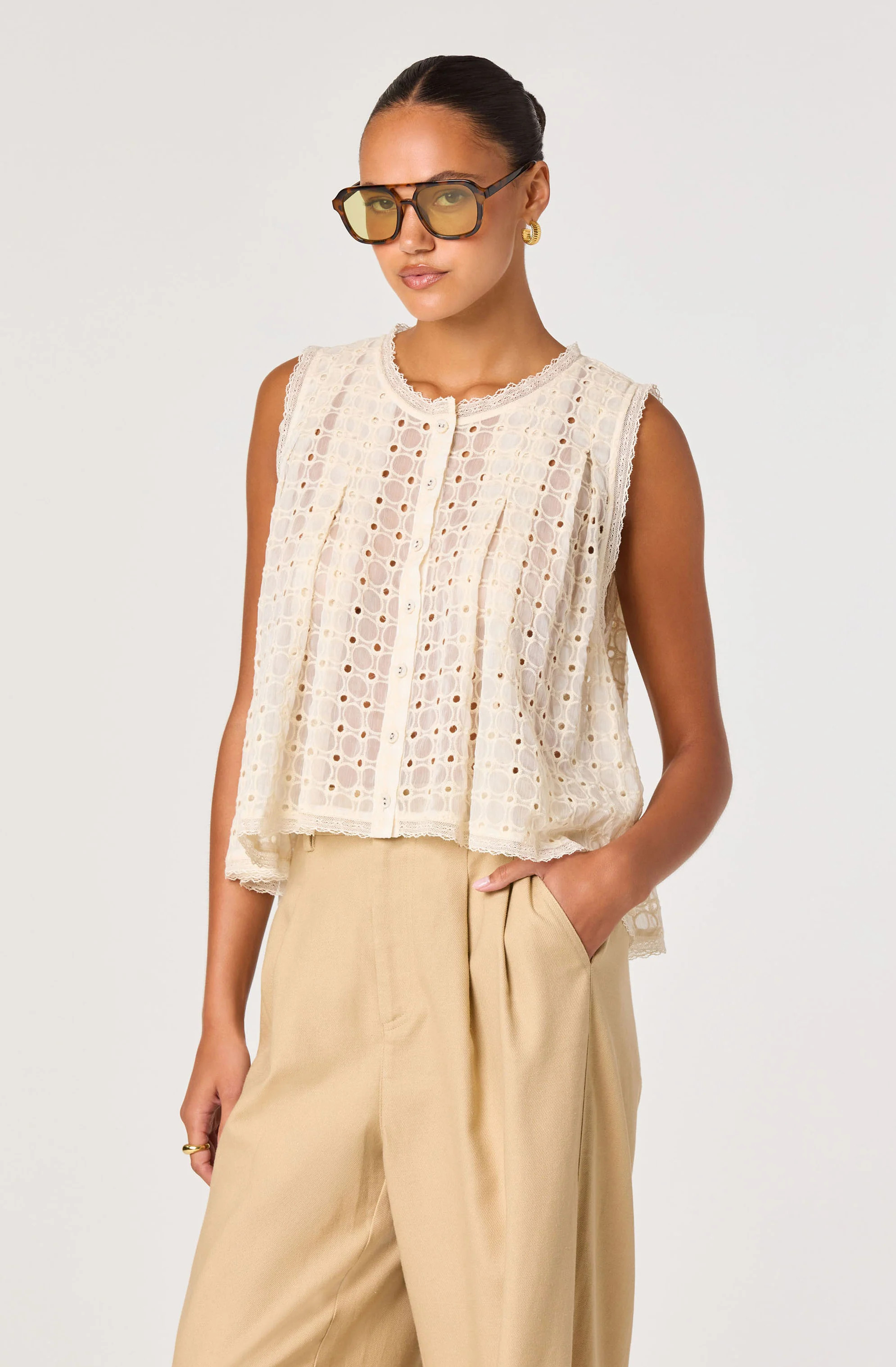 Alisa Embroidered Eyelet High-Low Top - Vanilla / XS | ASTR The Label (US)