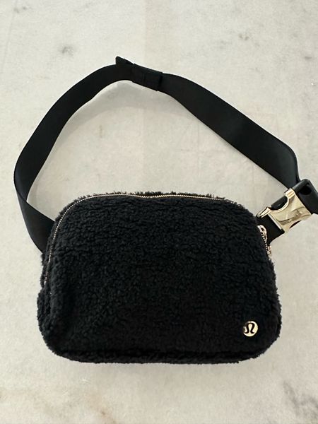 Lululemon sherpa belt bag make a a great gift 

#LTKitbag #LTKfindsunder100