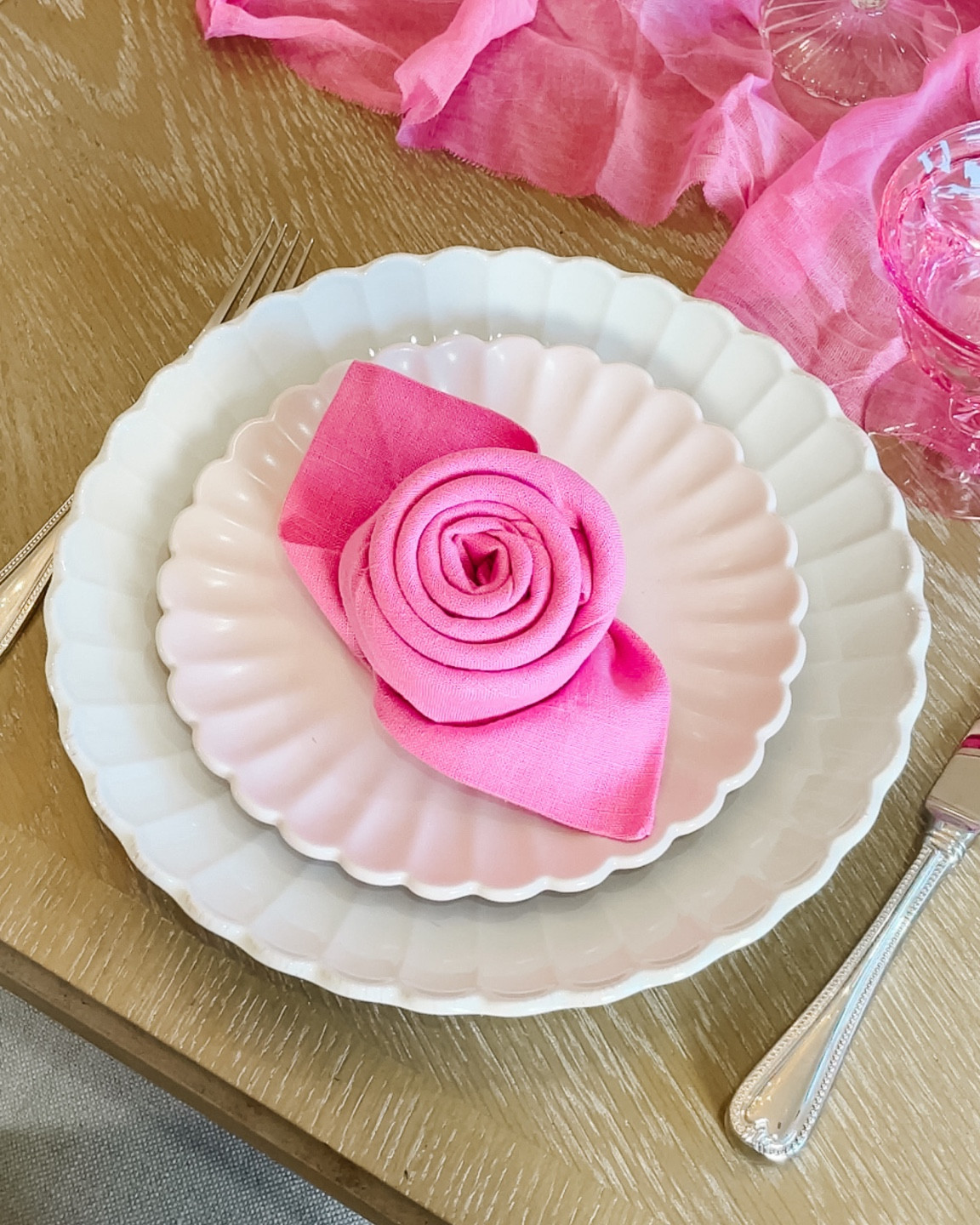 How to make a ROSE napkin
this is perfect for your Valentines or Galentines table OR even great for spring parties such as bridal, baby, or wedding showers!

For reference, I'm using a 22" linen @potterybarn napkin and will link it in my bio to shop! 

#LTKHome #LTKParties #LTKSaleAlert
