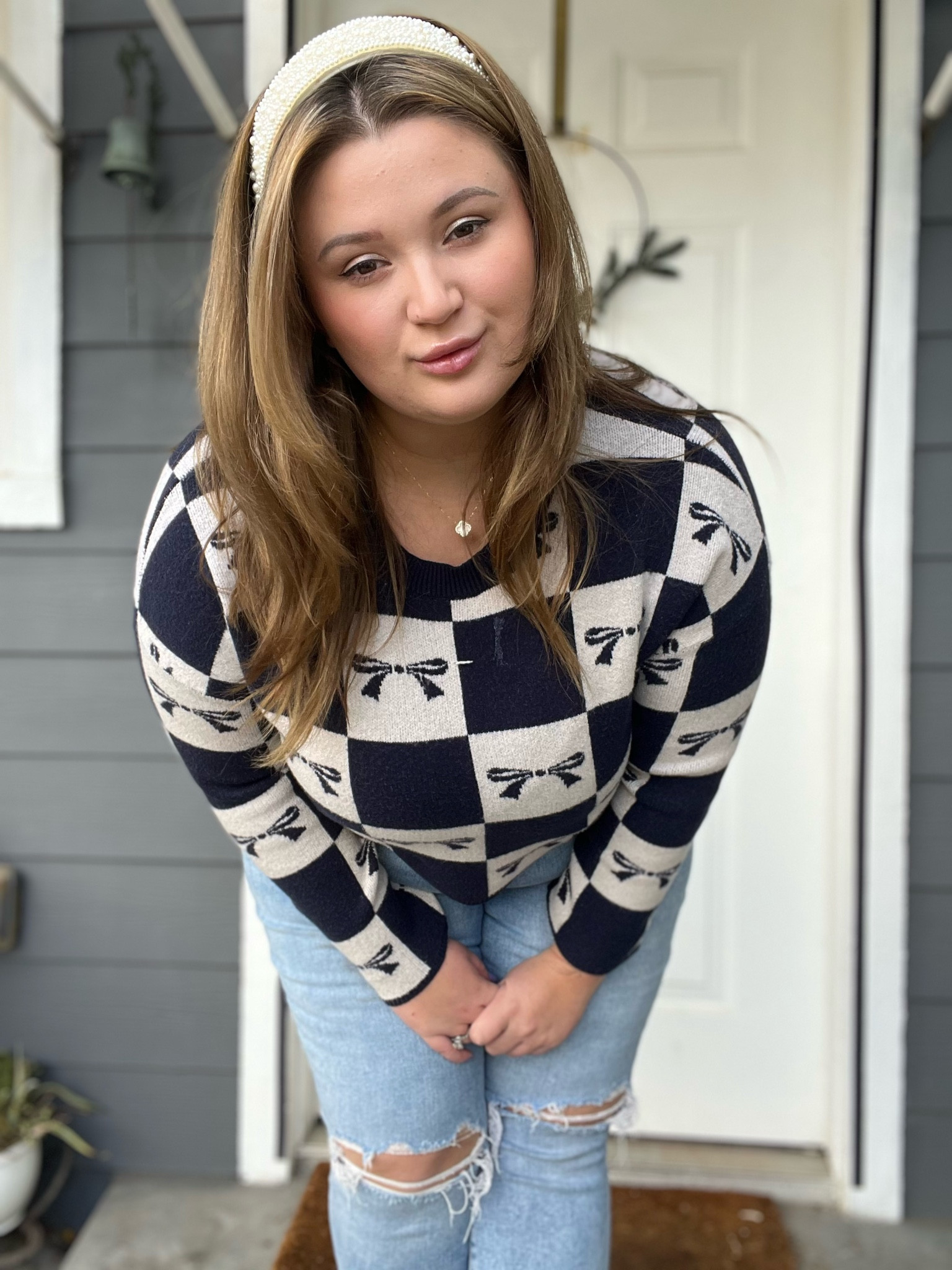 Bow sweater and pearls! Blair Waldorf vibes.

#LTKHoliday #LTKSeasonal #LTKMidsize