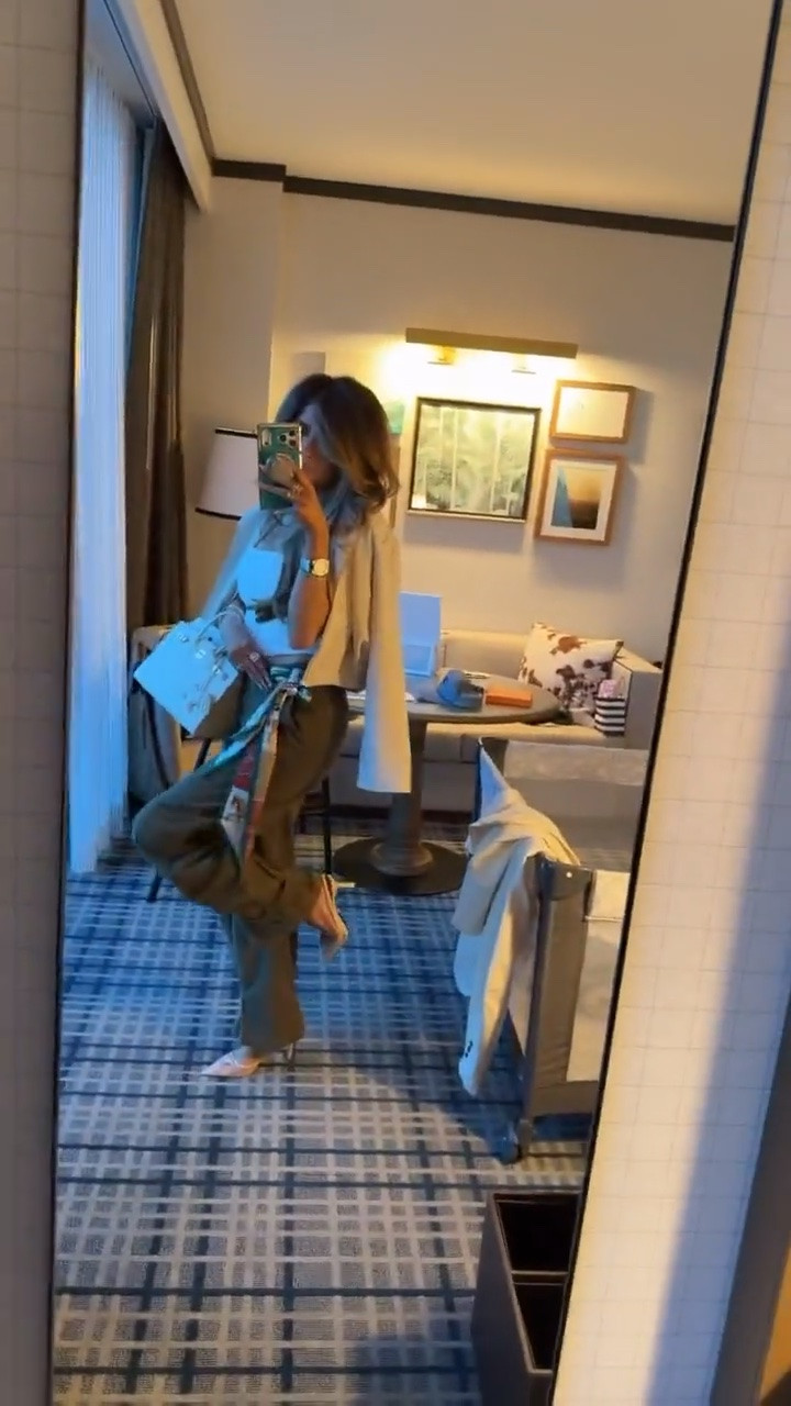 Wearing an XS in the jacket and US 2 in the pants!! 

Zara fashion, Zara finds, Amazon fashion, Nordstrom, Fall outfits women, Fall jackets, Cargo pants, Gemme Beauty, Emily Gemma

#LTKSeasonal #LTKgrwm #LTKootd