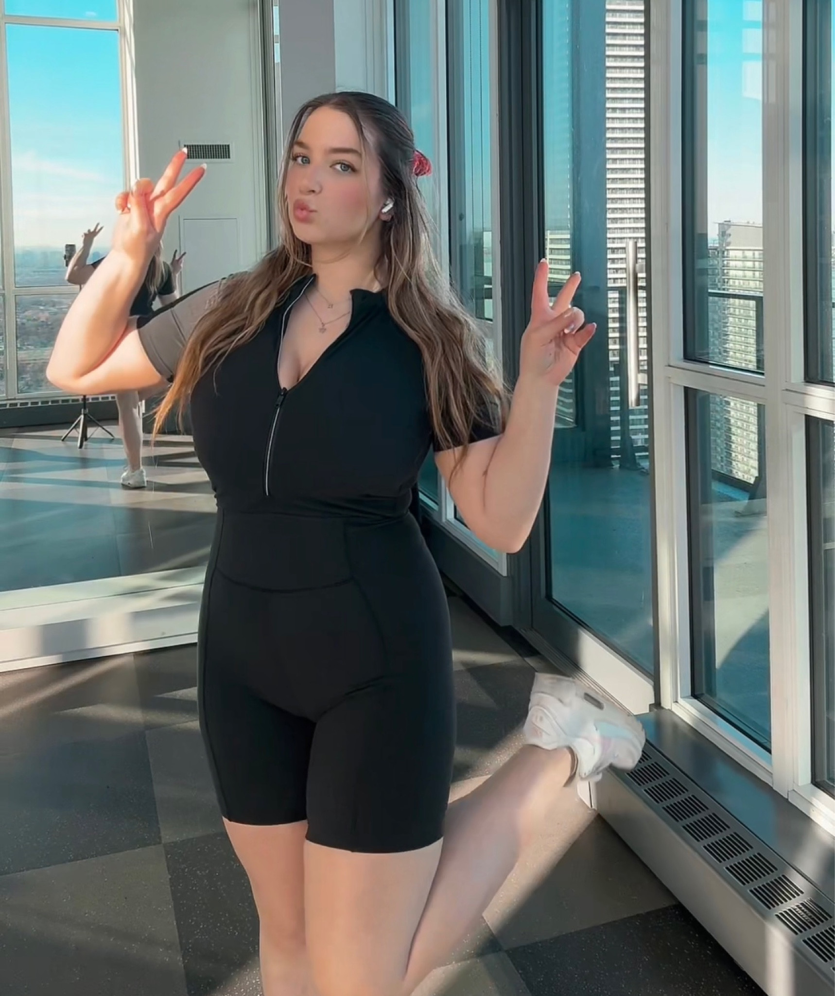 large - super snatching 

#LTKfitness #LTKfindsunder50 #LTKmidsize