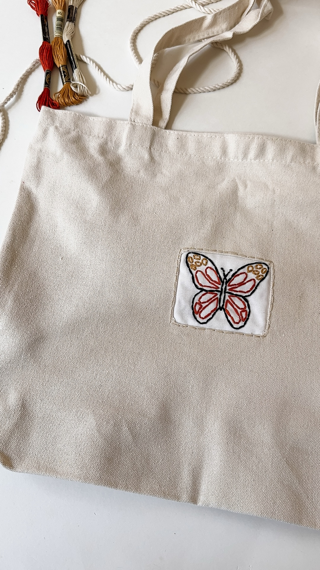 It was cute in the embroidery hoop, but I love this even more 🫶🏻 if you’re looking for a way to use or display your embroidery projects, this is a fun option! I had never done this type of project before, but I love how it turned out 🦋 

This butterfly came from my Kiddie Kit (an embroidery kit for kids) but obviously adults can do it too 🥰 the kit comes with a step-by-step tutorial teaching kids (and you) how to embroider this!
