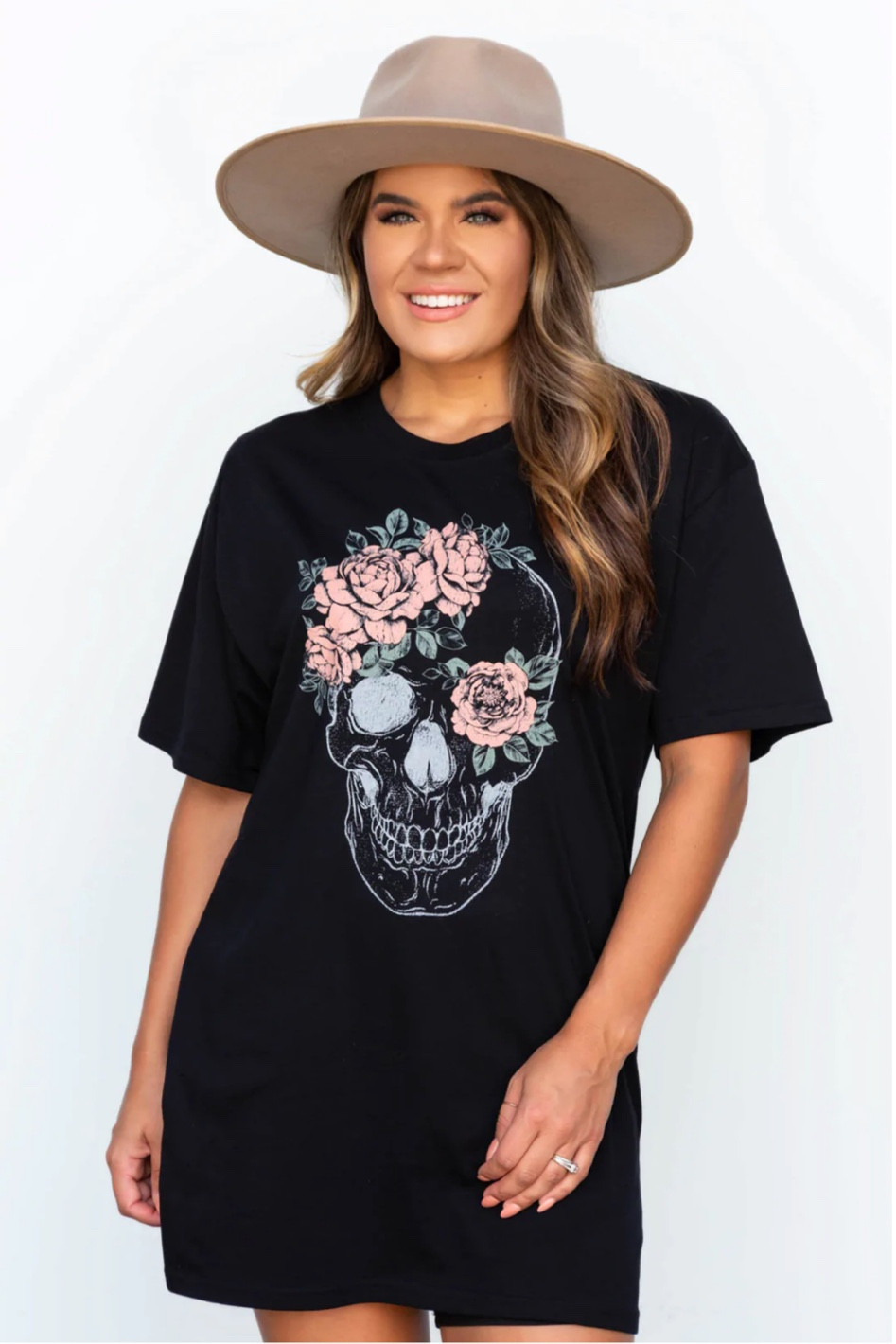 Halloween Graphic Tee 
DISCOUNT CODE: JENNAH15 

Halloween 
Halloween outfit 
Graphic Tee 
Fall 
Fall outfit 
Apricot lane 
Skeleton 
Halloween party 

#halloween #halloweenparty #halloweenoutfit #graphic tee #fall #falloutfit #apricotlane 

#LTKstyletip #LTKSeasonal #LTKunder50