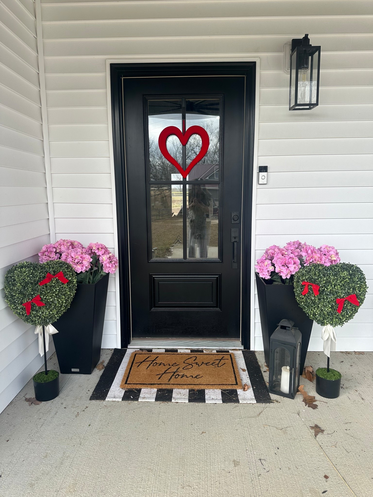 Valentine’s Day outdoor decor #outdoordecor #valentinesdaydecor 

#LTKHome