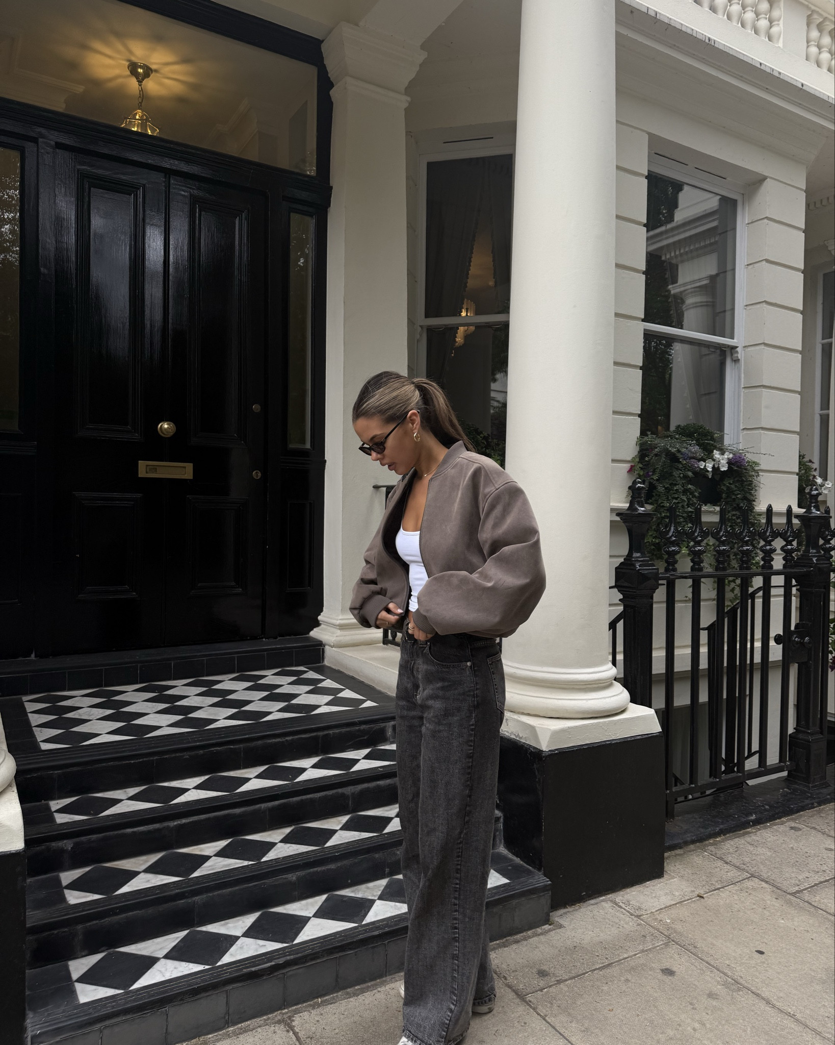 My fave casual outfit at the moment ! I wear a size 8 in the bomber and a 6 in the jeans x