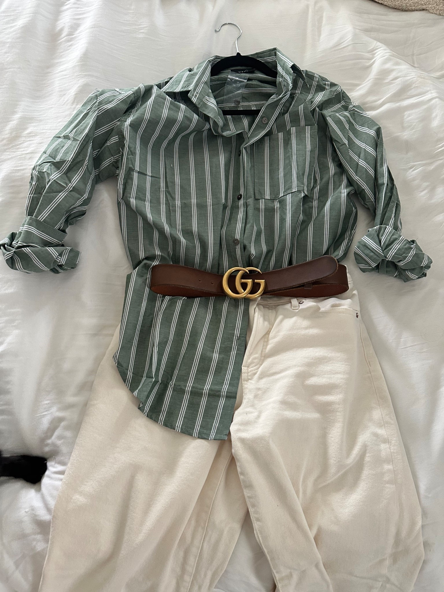 This is one of those outfits that just works.
A slightly oversized button down, straight leg denim, and a belt to define the waist = the easiest way to balance proportions when you have a long torso.

It’s effortless, flattering, and perfect for real life days when you still want to feel put together.

#petitestyle #longtorsostyle #over40style #everydayoutfit #casualchic

Vici code trilbysave35 

#LTKootd #LTKPetite #LTKOver40