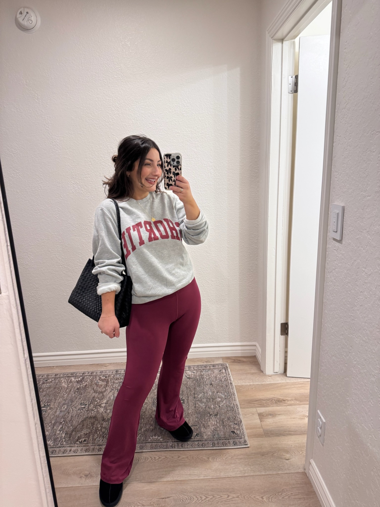 Shortie crewneck sweatshirt size medium
White tee size small
Crossover yoga pants size small 28in inseam 

5'0" 140lbs

#LTKActive #LTKStyleTip #LTKPetite