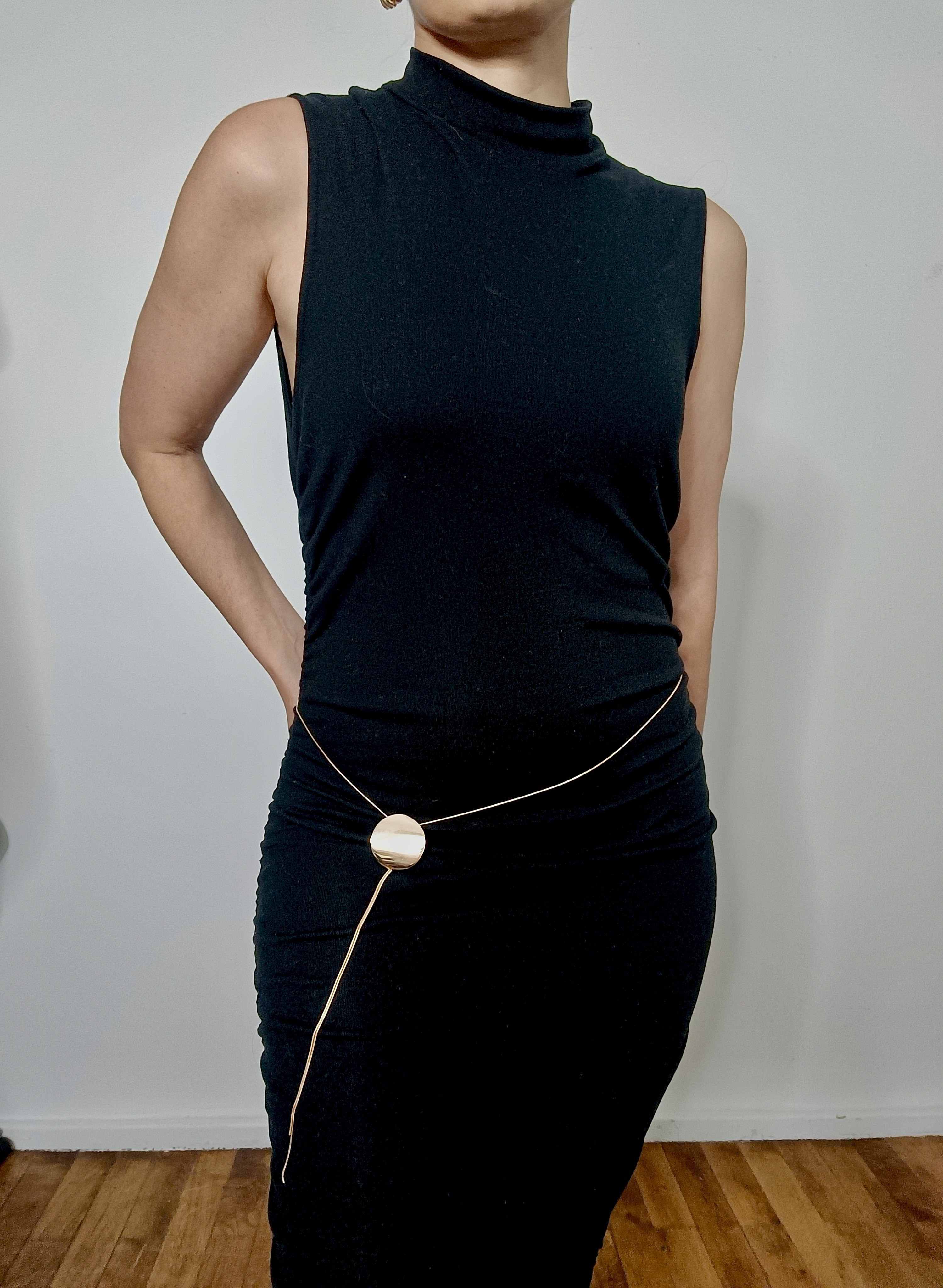 Silence noir, éclat d’or. La ligne devient bijou, le bijou devient attitude. #editorialfashion #luxuryinmotion #blackandgoldstyle #minimaluxe #sculpturalfashion #modernfemininity #elevatedaesthetics #fashionartdirection #refinedstyle #designeraccessories #luxuryeditorial #timelesschic #contemporaryelegance #chicminimalism #modefemme #

