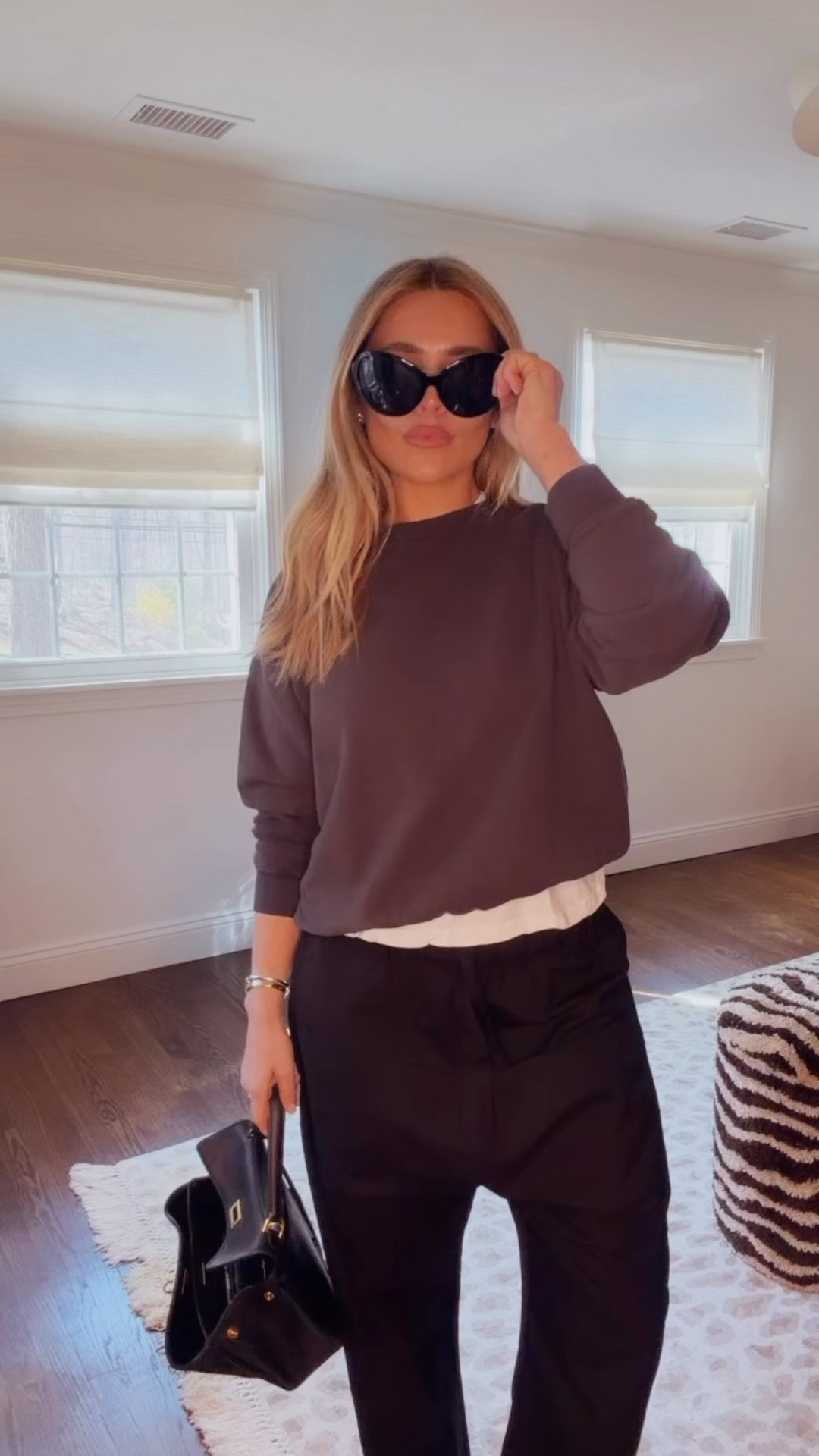 Sweatshirt Xs 
Tee xsmall 
Shoes tts - also linking a near identical pair for $99! 