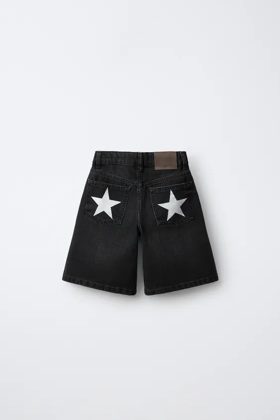 Denim Bermuda shorts featuring an adjustable inner waistband and a front button closure. Designed... | Zara US