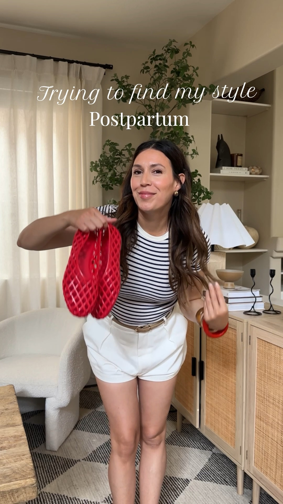 Trying to find my style again postpartum when my jeans don’t fit. 