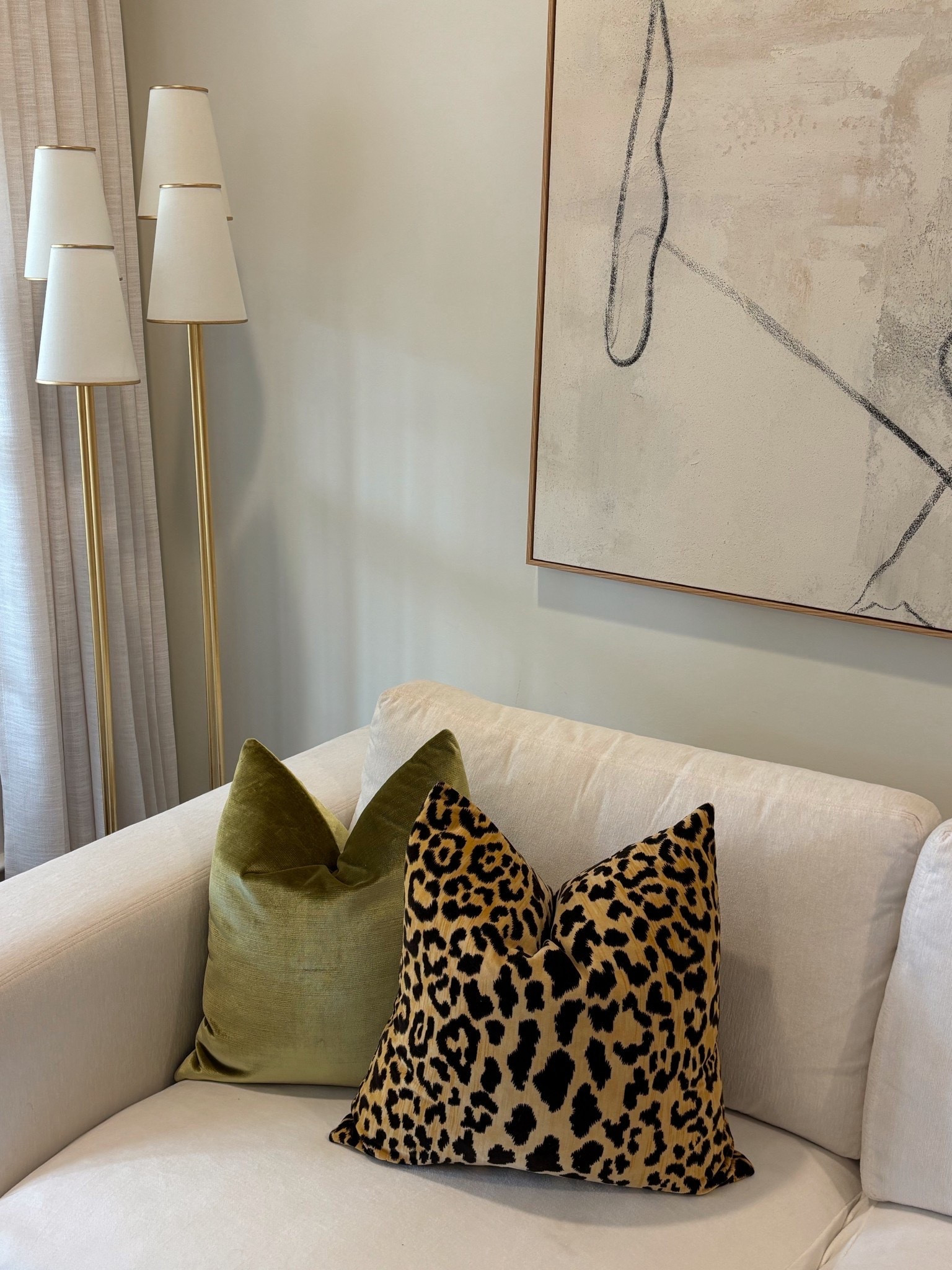 Pillow covers are 20x20 and inserts are 22x22! 🤍🐆 I size up in the inserts so they are extra full! 




Home decor, life hack, styling, throw pillows, neutral, interior design, Etsy, Amazon, sidneymarieduke

#LTKHome