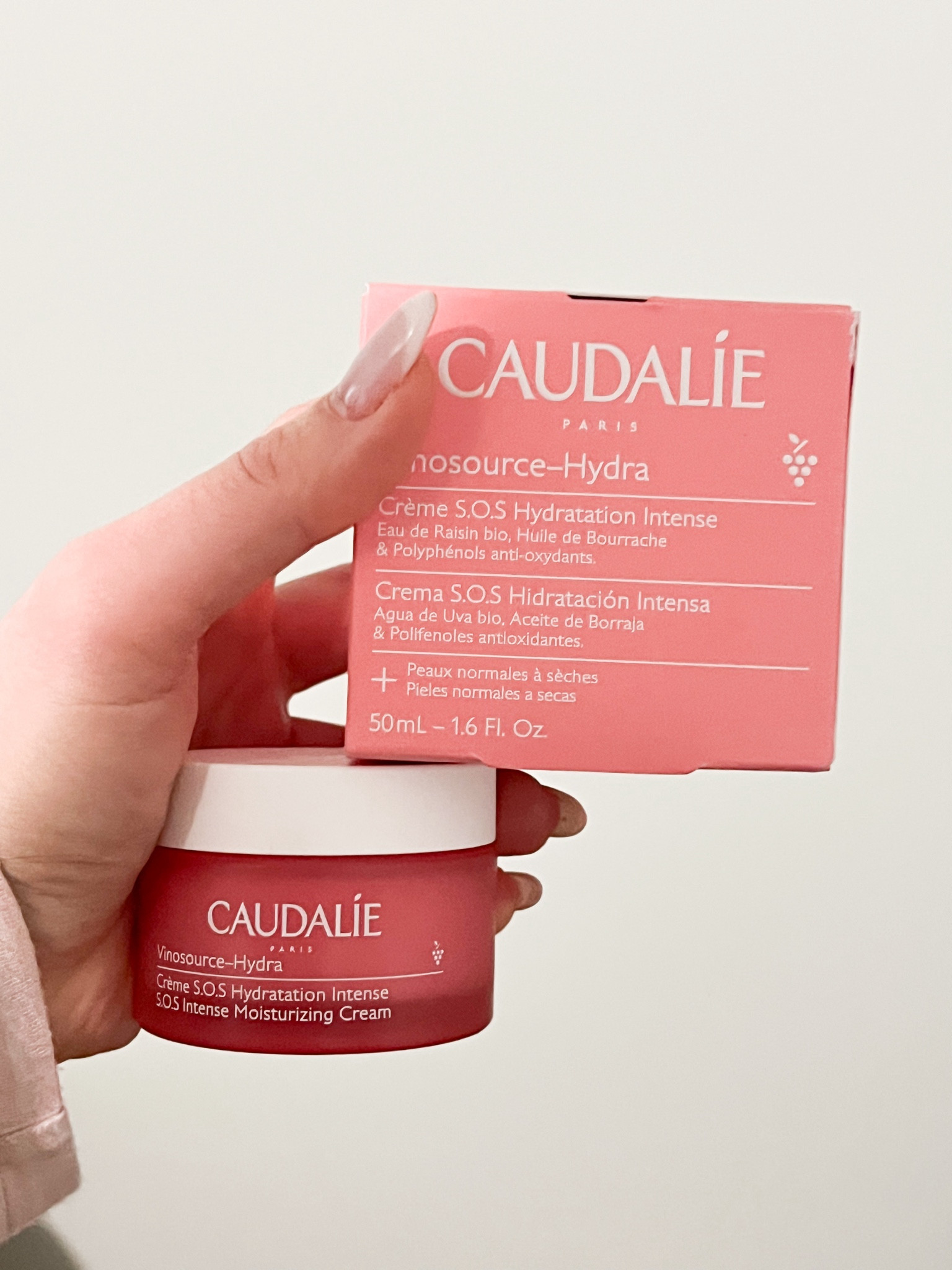 Super hydrating moisturizer and great for sensitive skin. 🤩