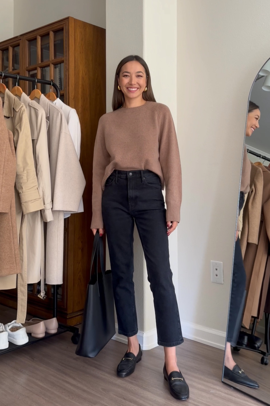 Smart casual workwear styling Everlane 

Cashmere crew xs 
Original cheeky jeans 
Leather tote 

#LTKworkwear #LTKSeasonal #LTKstyletip