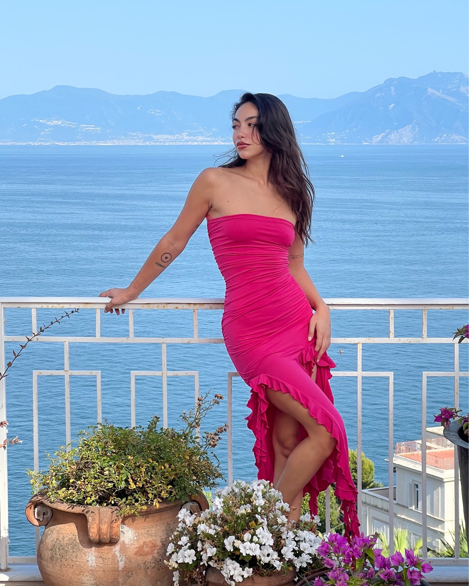 Vestido lungo a fascia volant 🌺



#LTKSeasonal #LTKeurope #LTKstyletip