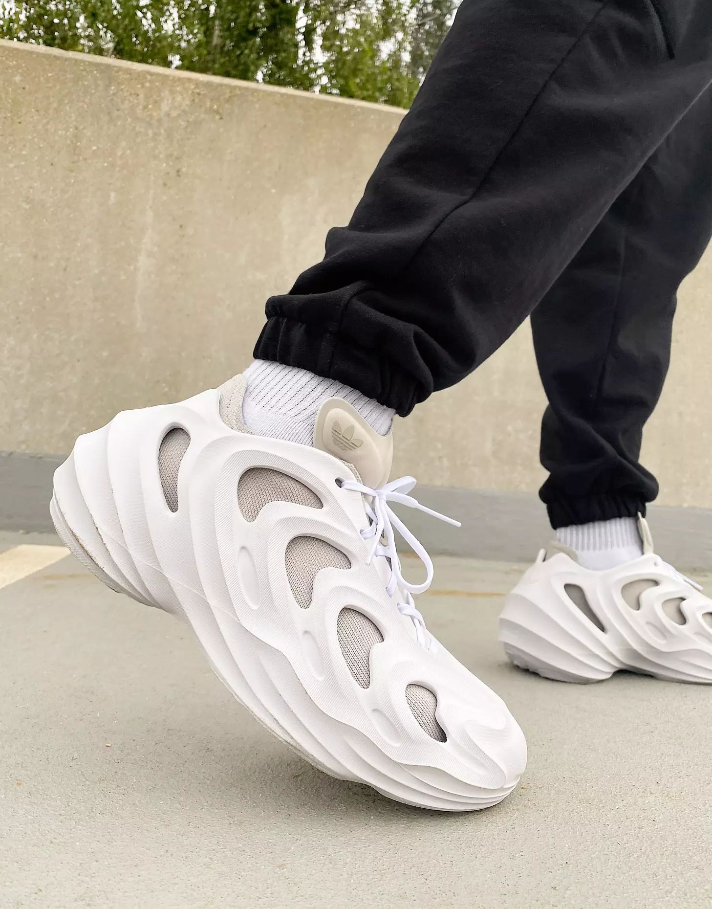 adidas Originals Fom Quake sneakers in triple white | ASOS (Global)