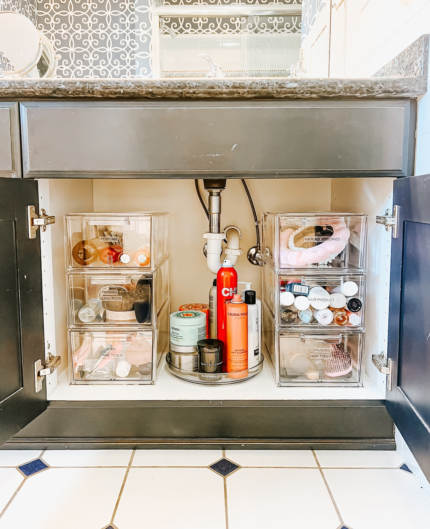 One of the most under-utilized space we seen in a home is the bathroom 🛁. We have one secret weapon for getting bathrooms organized seamlessly every time; clear stackable drawers from @thecontainerstore 

This organizing tool is our fool-proof trick to instantly creating more space without making you downsize on just about everything you own. These drawers create clear zones, making it easy to find what you need. 

I’d say your morning routine just got a little easier ☀️

#organizedbyjm #bathroomorganization #thecontainerstore #thecontainerstoreambassador #thecontainerstorefav