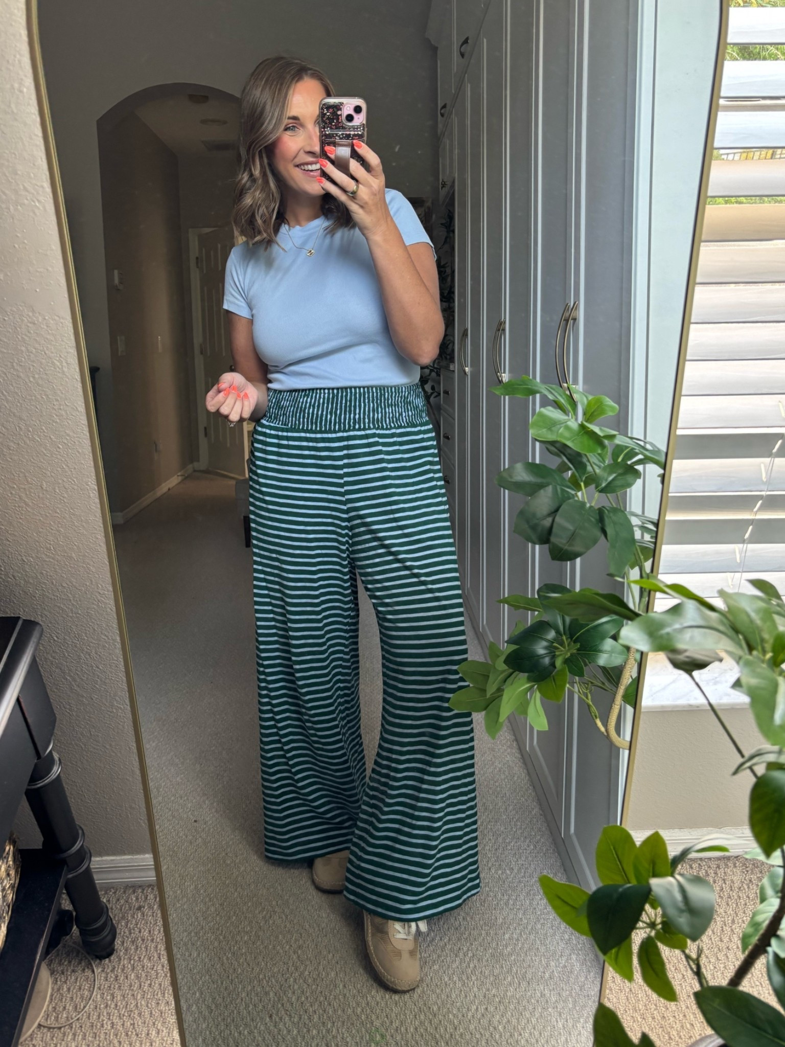 Comfy weekend outfit- love these pants so much! 🫶🏻💙

TTS: medium

#LTKmomlife #LTKootd #LTKdayinmylife