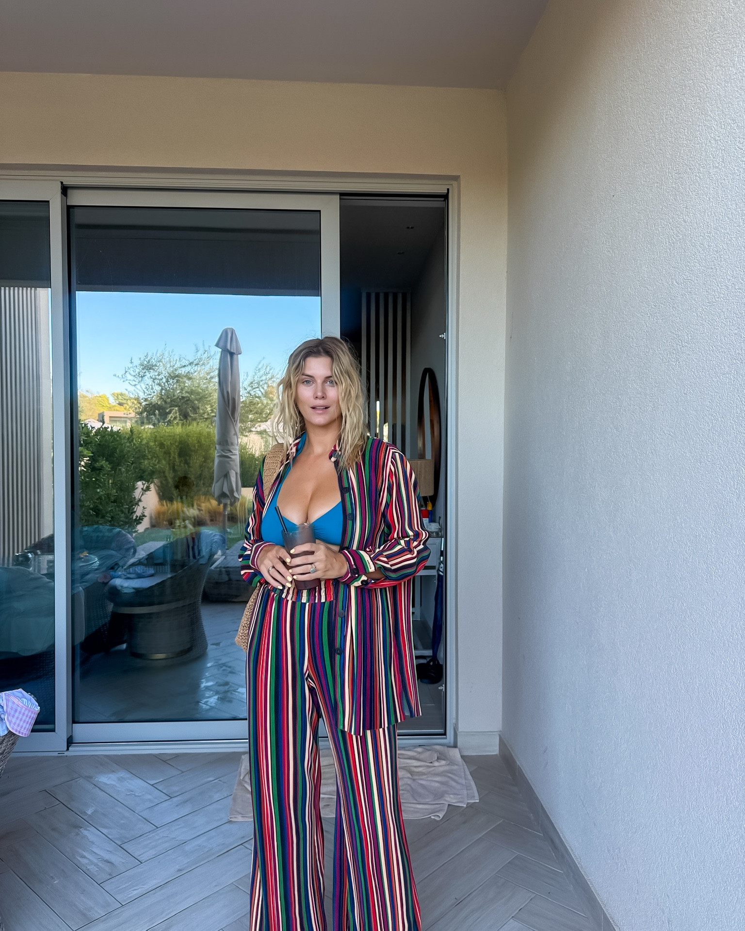 In love with this co-ord I am never taking it off! The stripes are so cool and I love the combo of green and orange and blue!

Multicolour Striped pleated trousers - Farm Rio
Multicolour stripes long sleeve shirt - Farm Rio
Studded mules - Daniel Footwearr