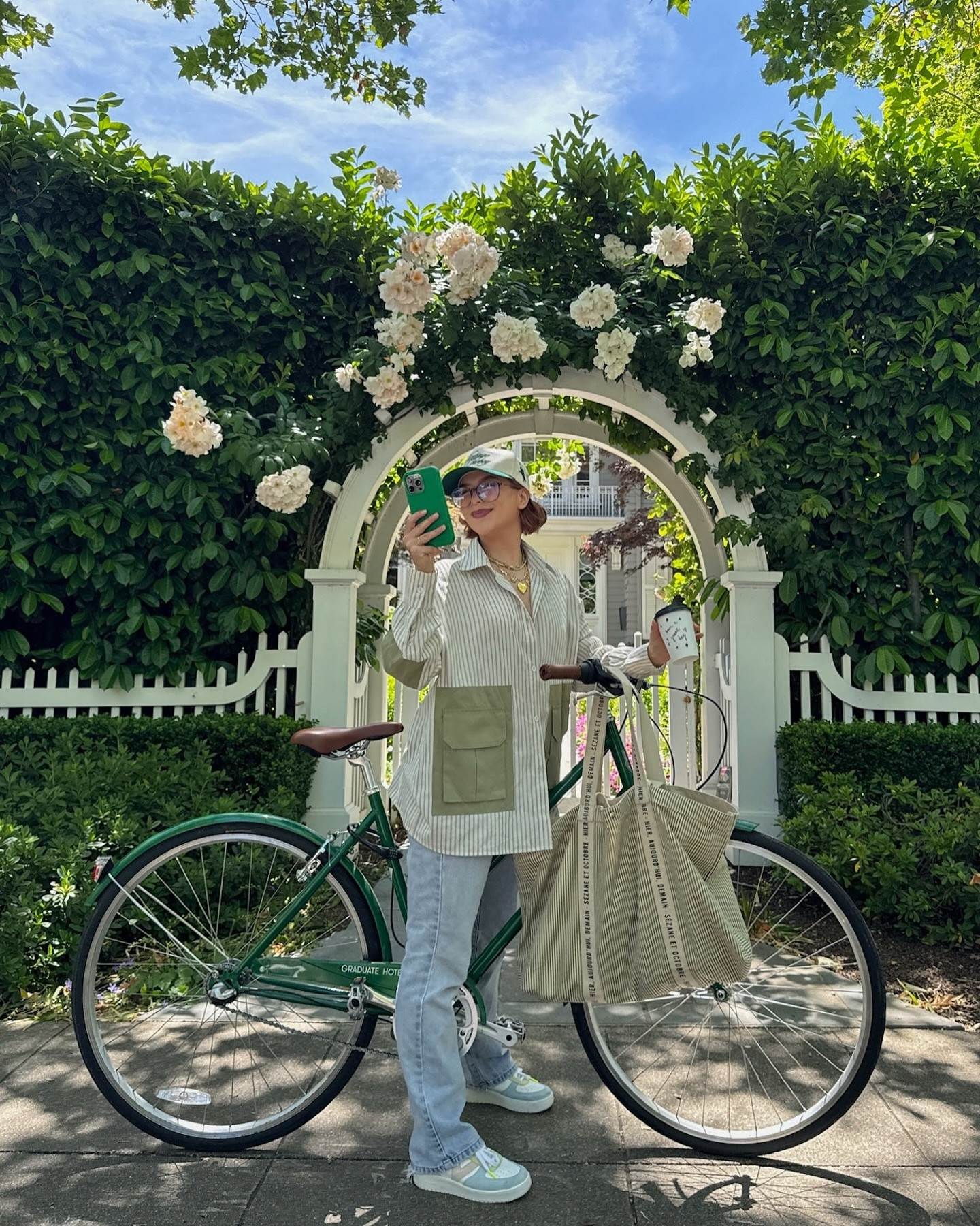 When the bike matches your outfit >> 💚🚲 wearing @french_mauve top!

Don’t be fooled. I almost fell off this bike multiple times 😭

#summerstyleinspo #pinterestoutfit #pintereststyle #summeraesthetic