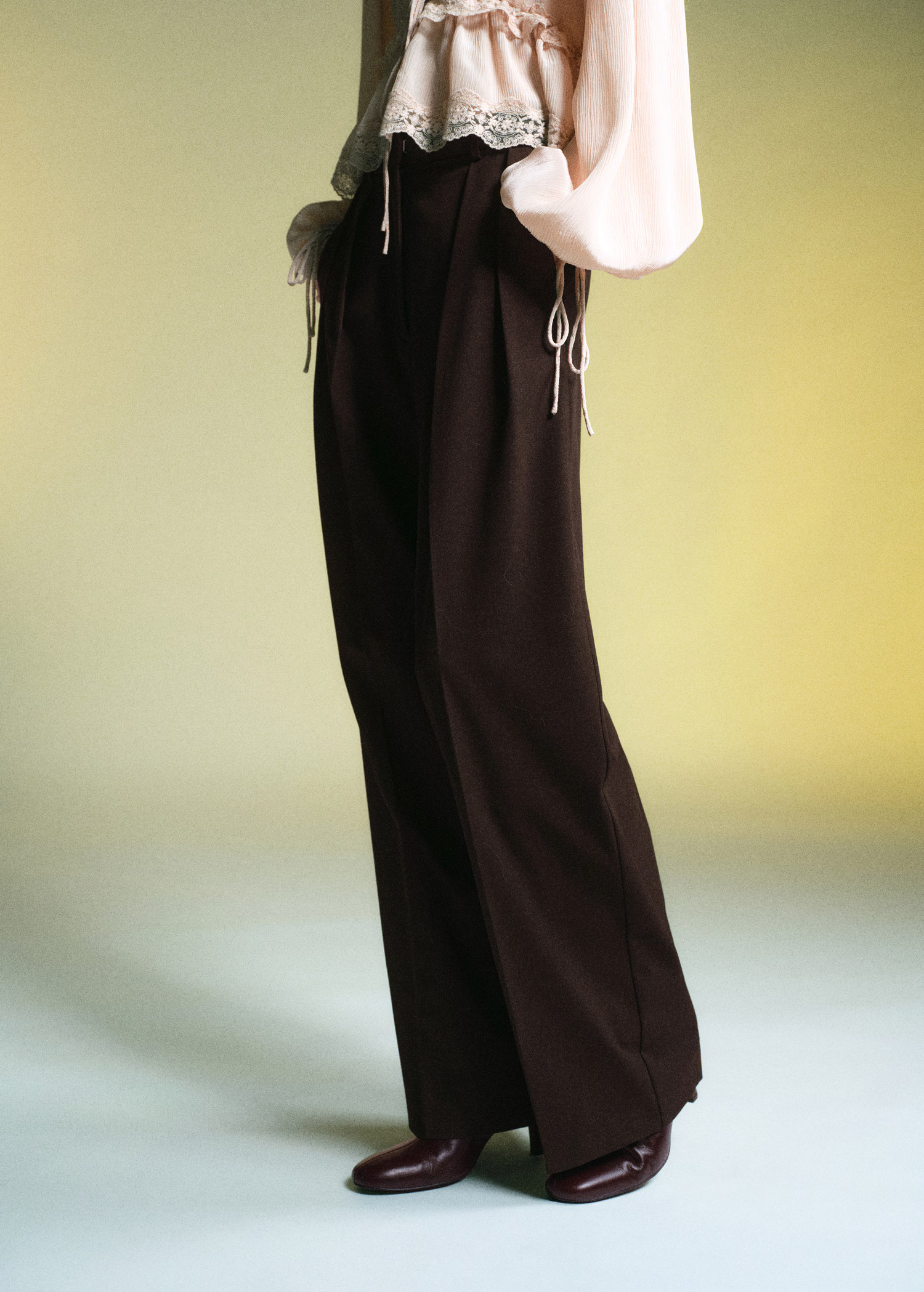 Wide-leg mid-rise pleated trousers | MANGO (UK)