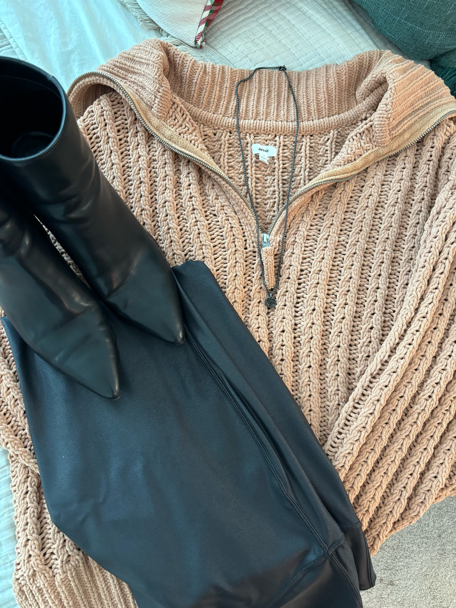 Comfy Thanksgiving Outfit 🦃

#LTKMidsize #LTKHoliday #LTKSeasonal
