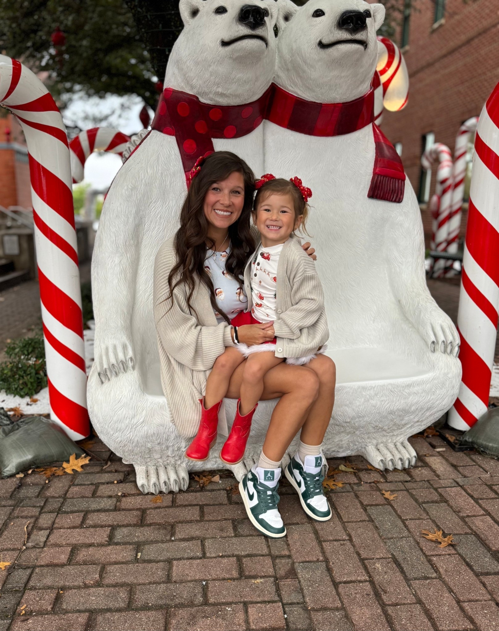 Magic is in the air ❤️✨🎄

#LTKHoliday #LTKmomlife #LTKSeasonal