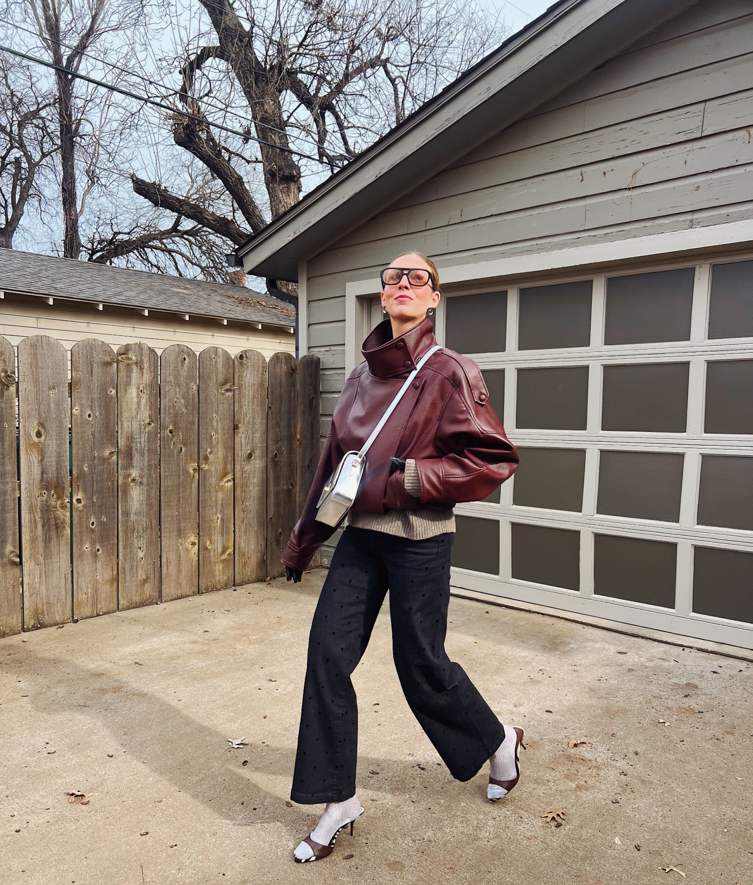 These black polka dot jeans with stretch are a must. 

Jacket + Sunnies: Soera
Gloves + Bag: old J Crew
Earrings: vintage 

#LTKootd #LTKmomlife