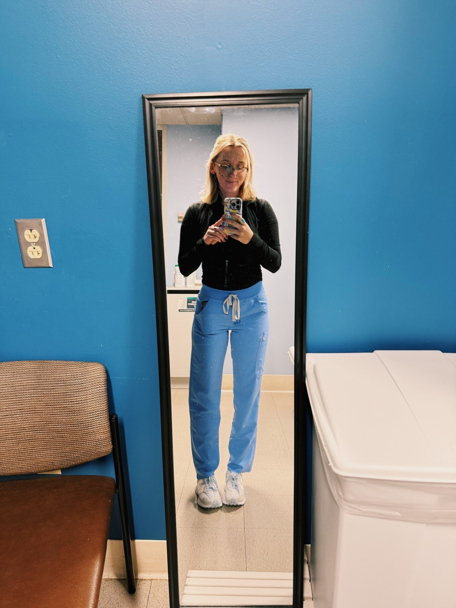Nurse scrub outfit ideas 