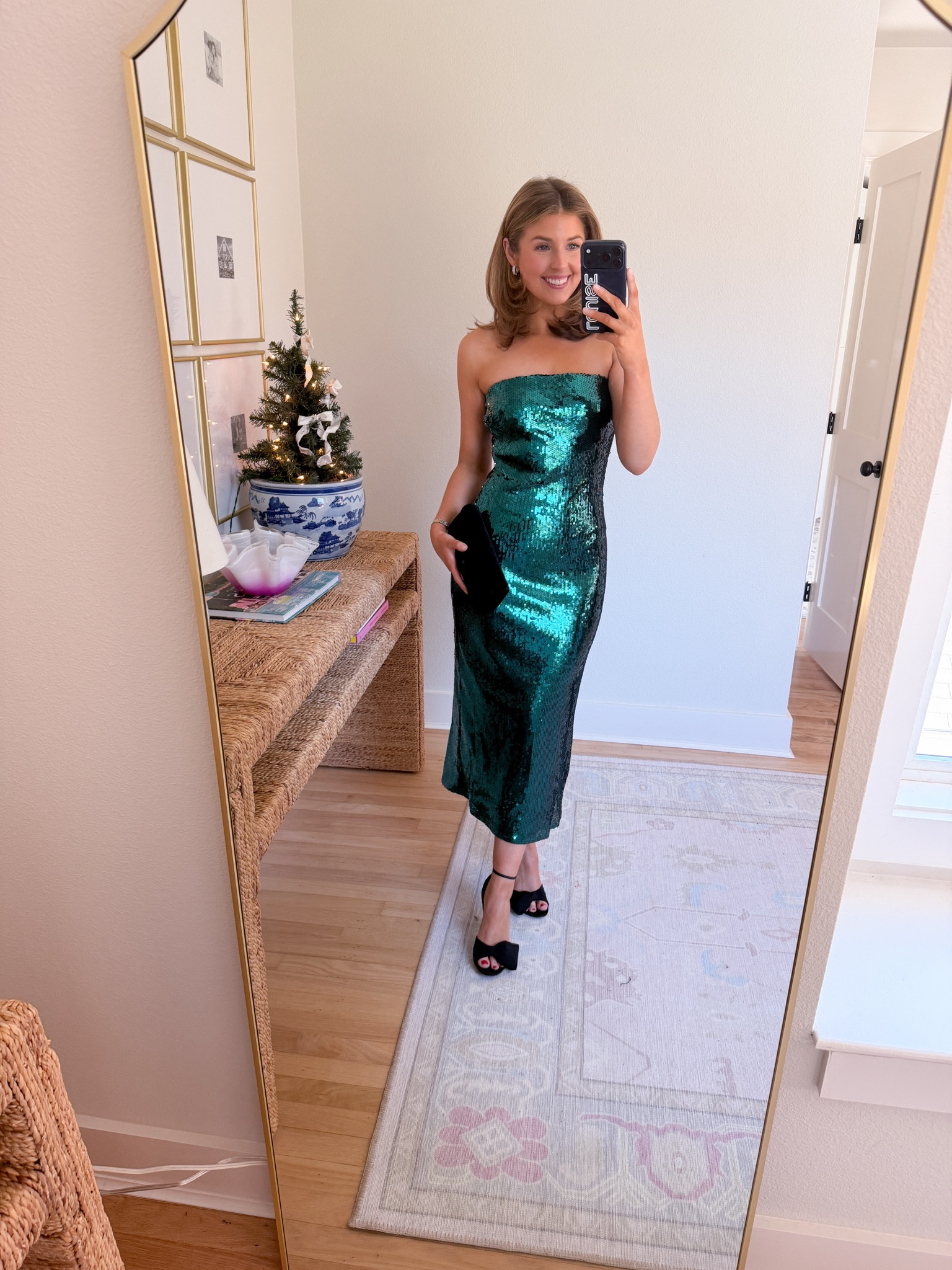 Fun party dress for NYE! Wearing a S