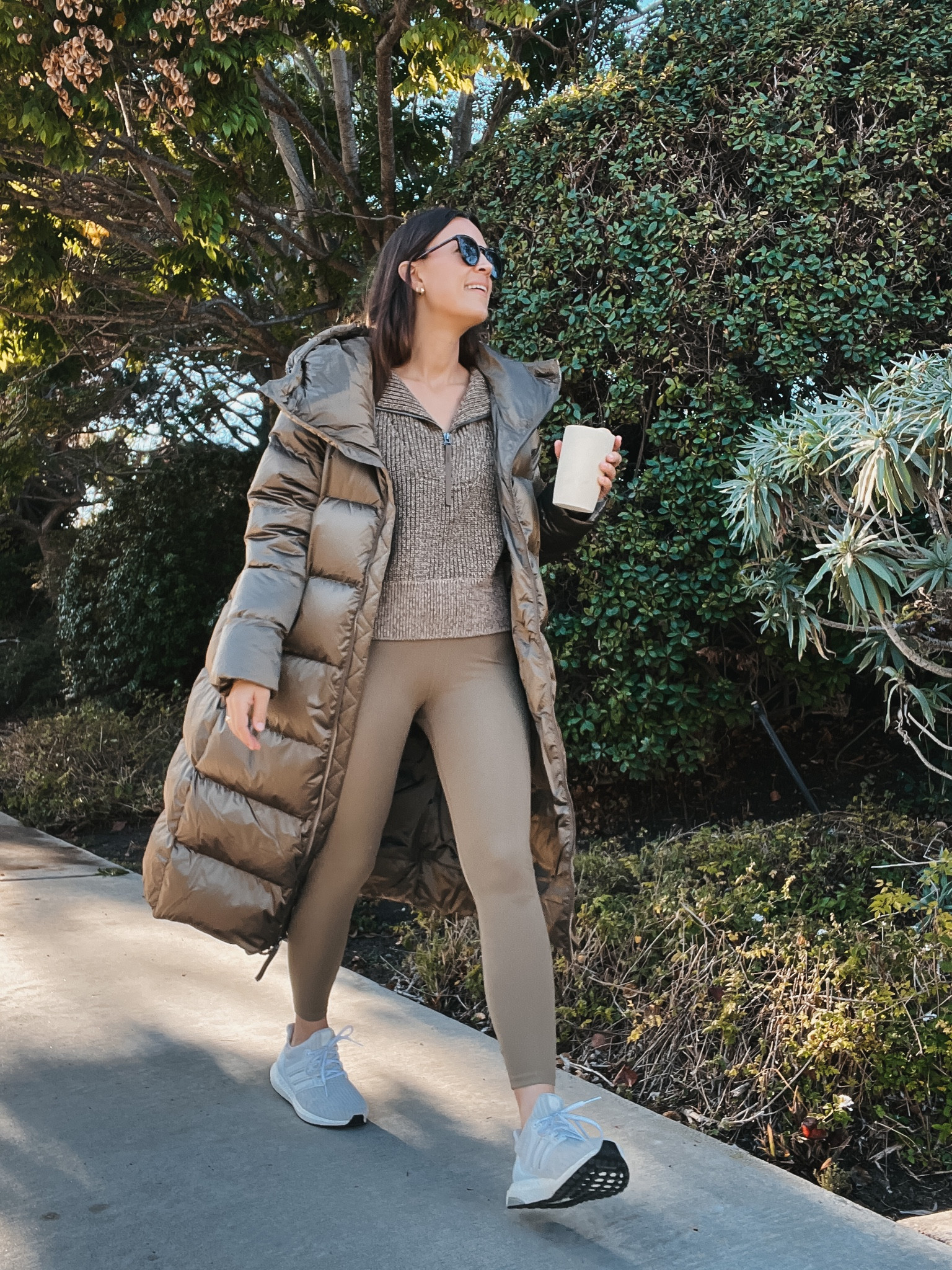 Green or black? 🫒🖤 Keeping it comfortable and casual in @varley — this brand is new to me this fall and I'm so impressed with how quality and luxe the pieces are! #inVarley #ad